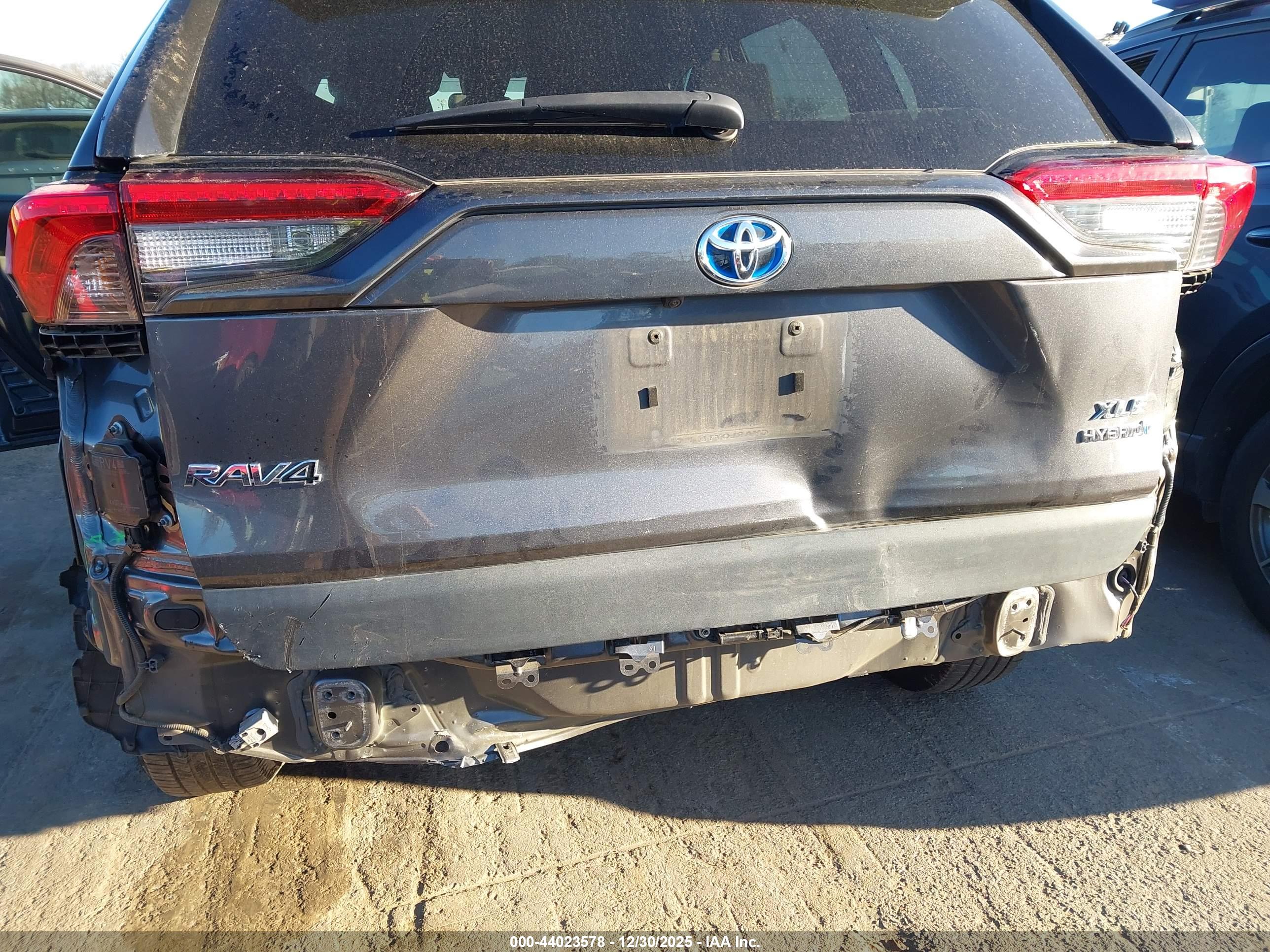 TOYOTA RAV4 image 6