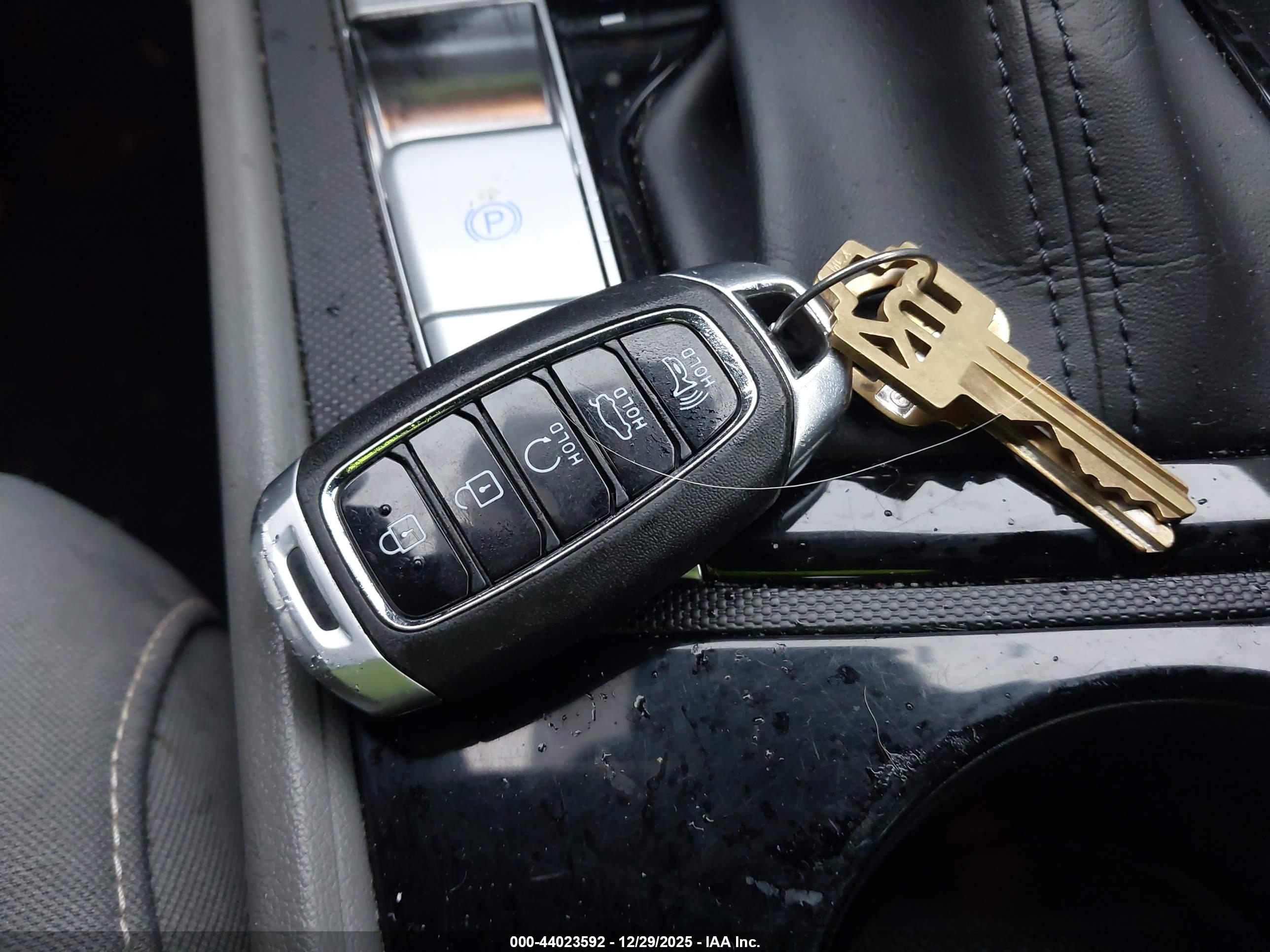 HYUNDAI ELANTRA image 11