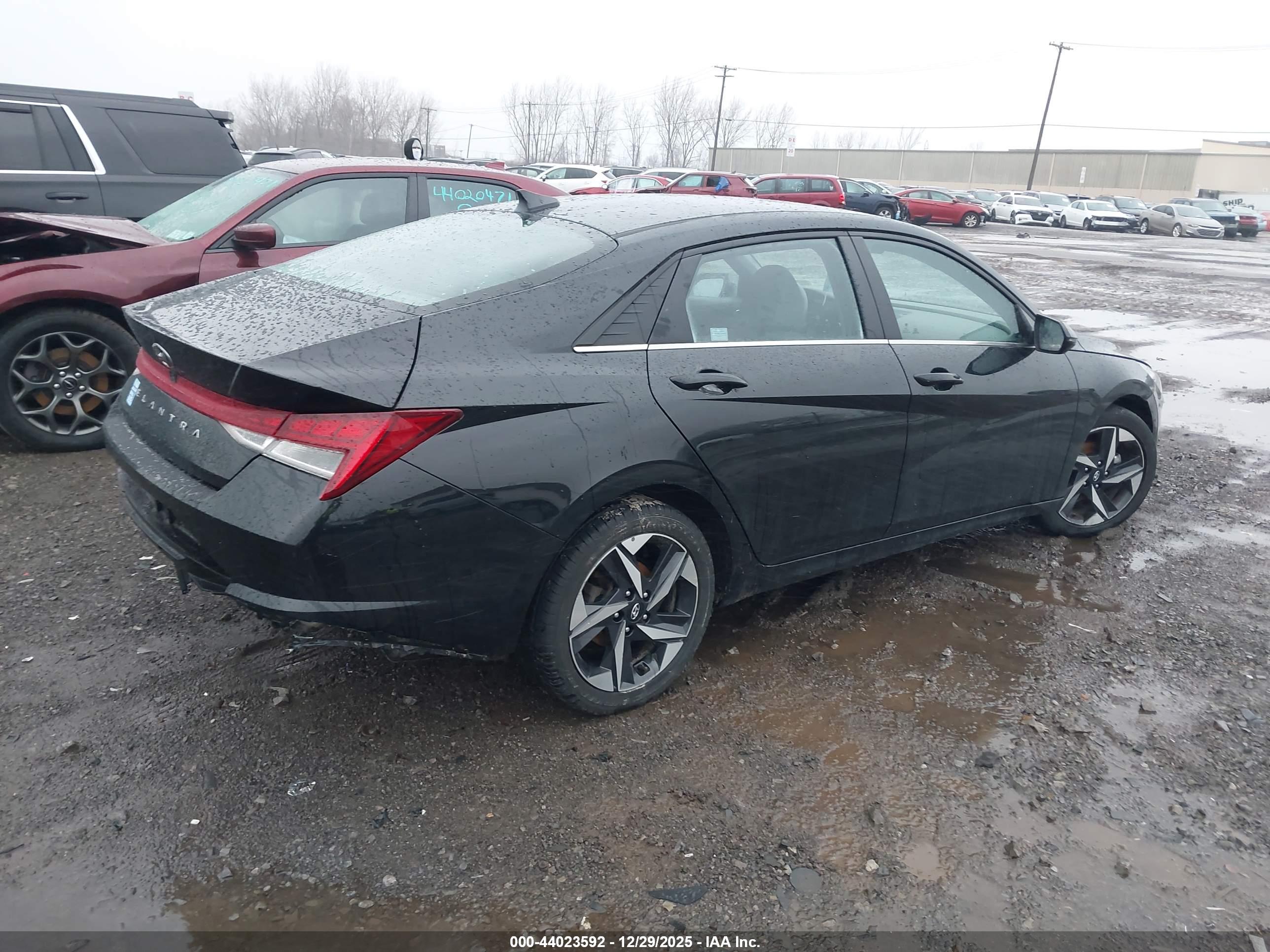 HYUNDAI ELANTRA image 4
