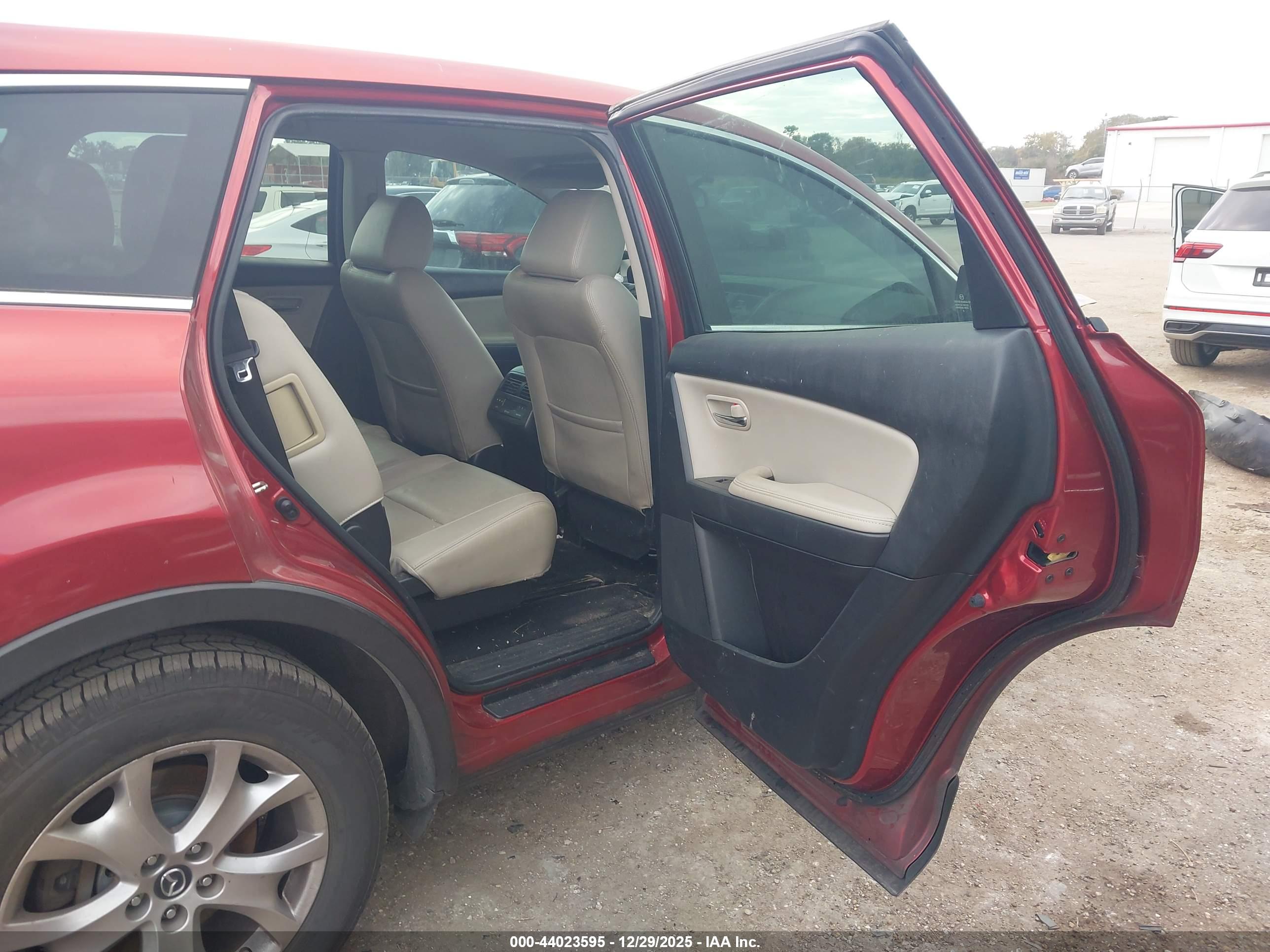 MAZDA CX-9 image 8