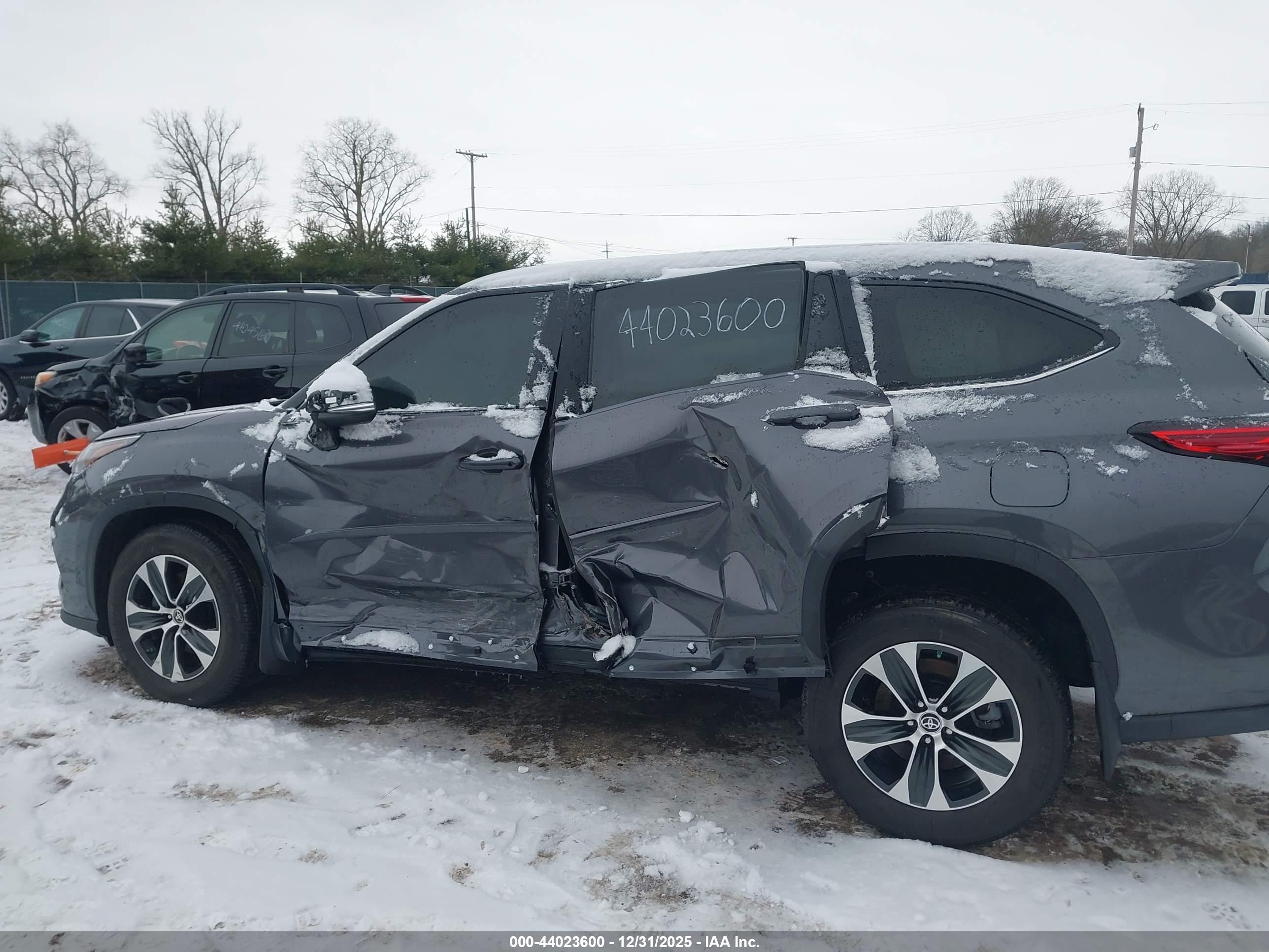 TOYOTA HIGHLANDER image 6