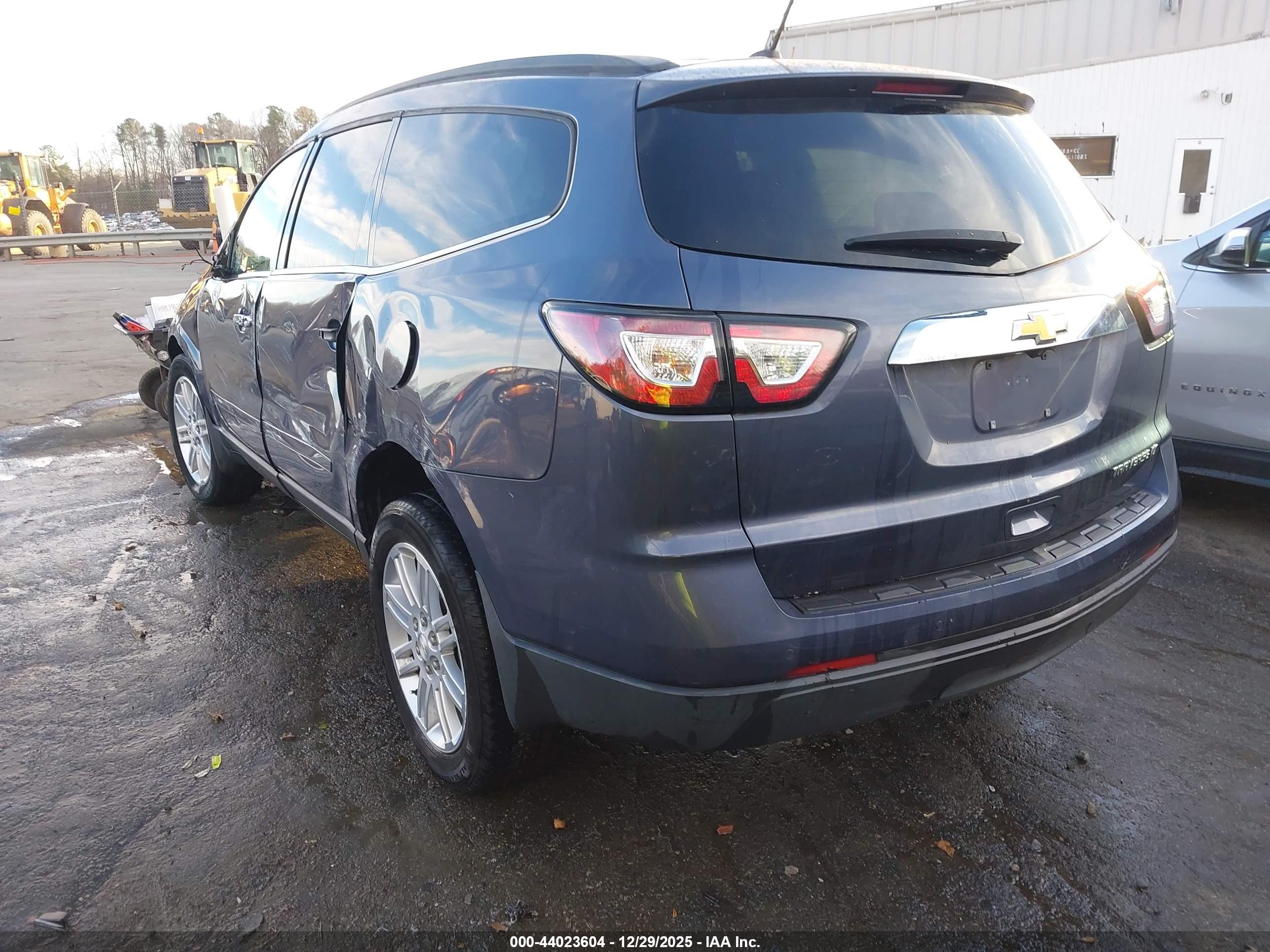 CHEVROLET TRAVERSE image 3