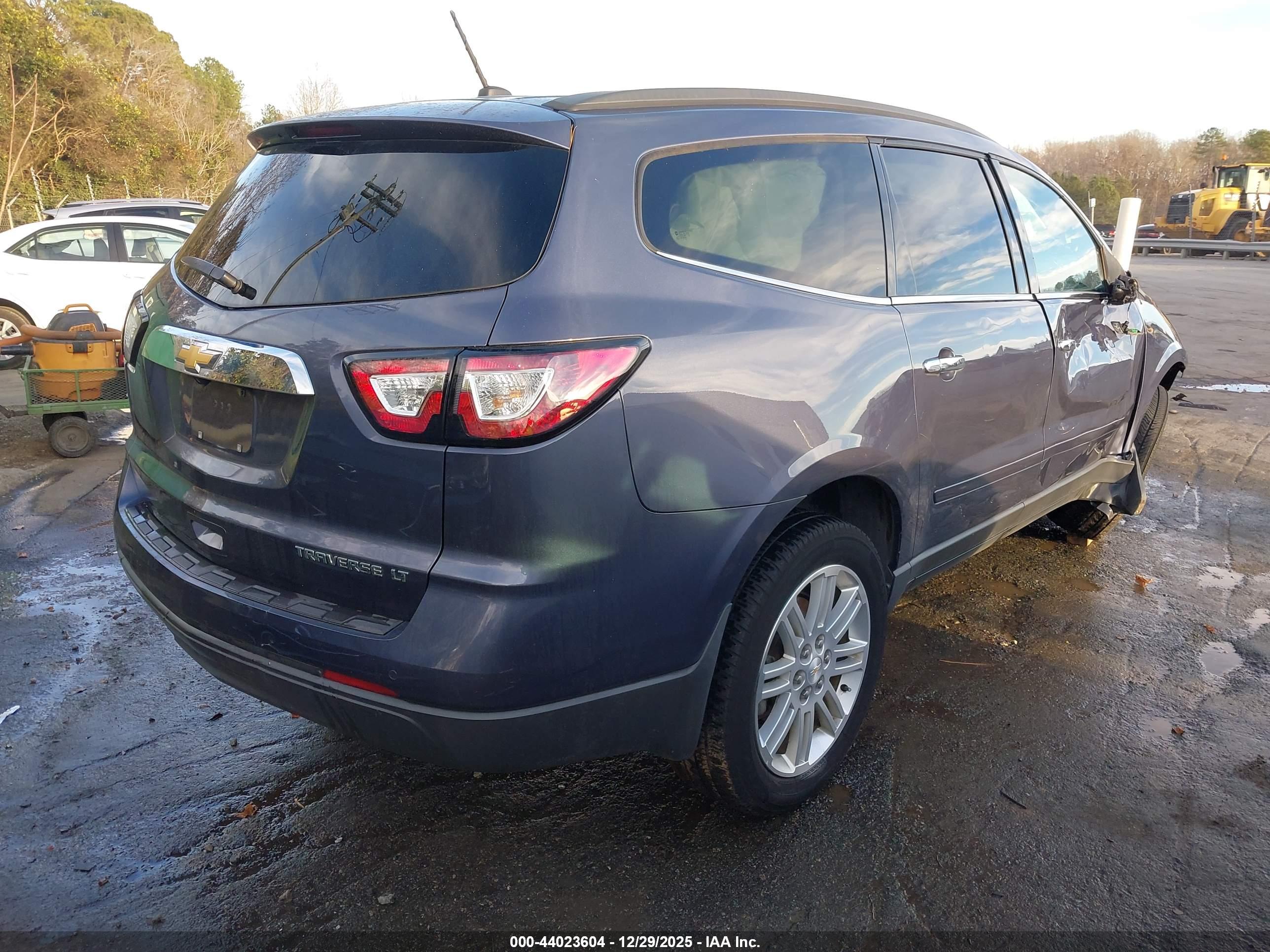 CHEVROLET TRAVERSE image 4