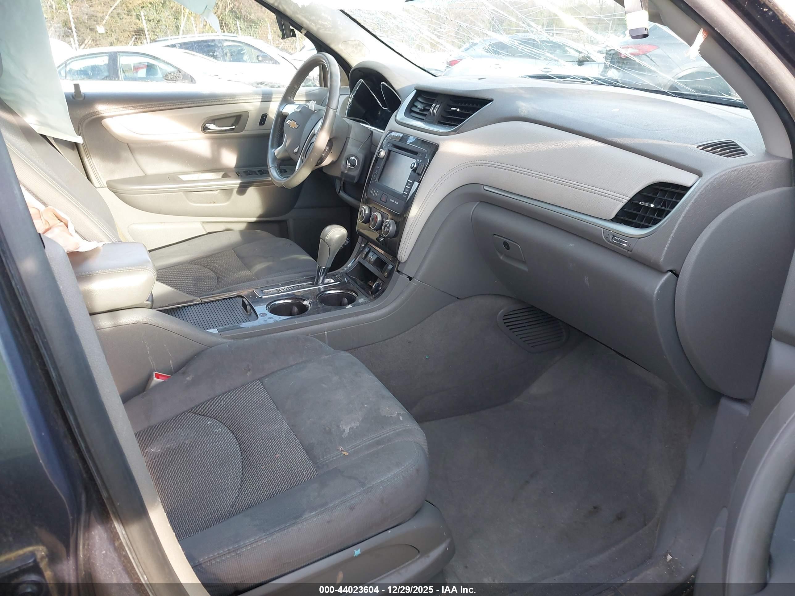 CHEVROLET TRAVERSE image 5