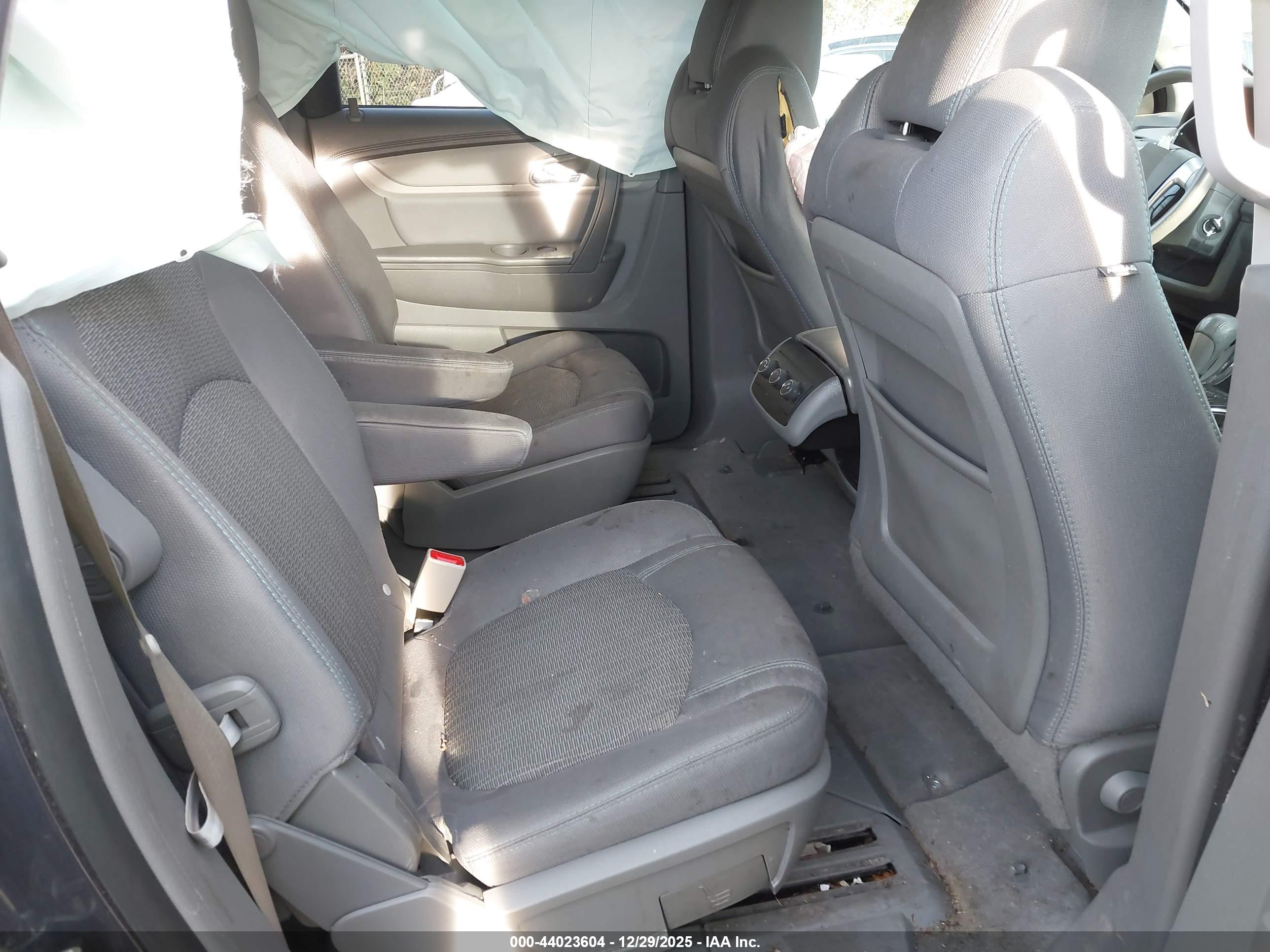 CHEVROLET TRAVERSE image 8