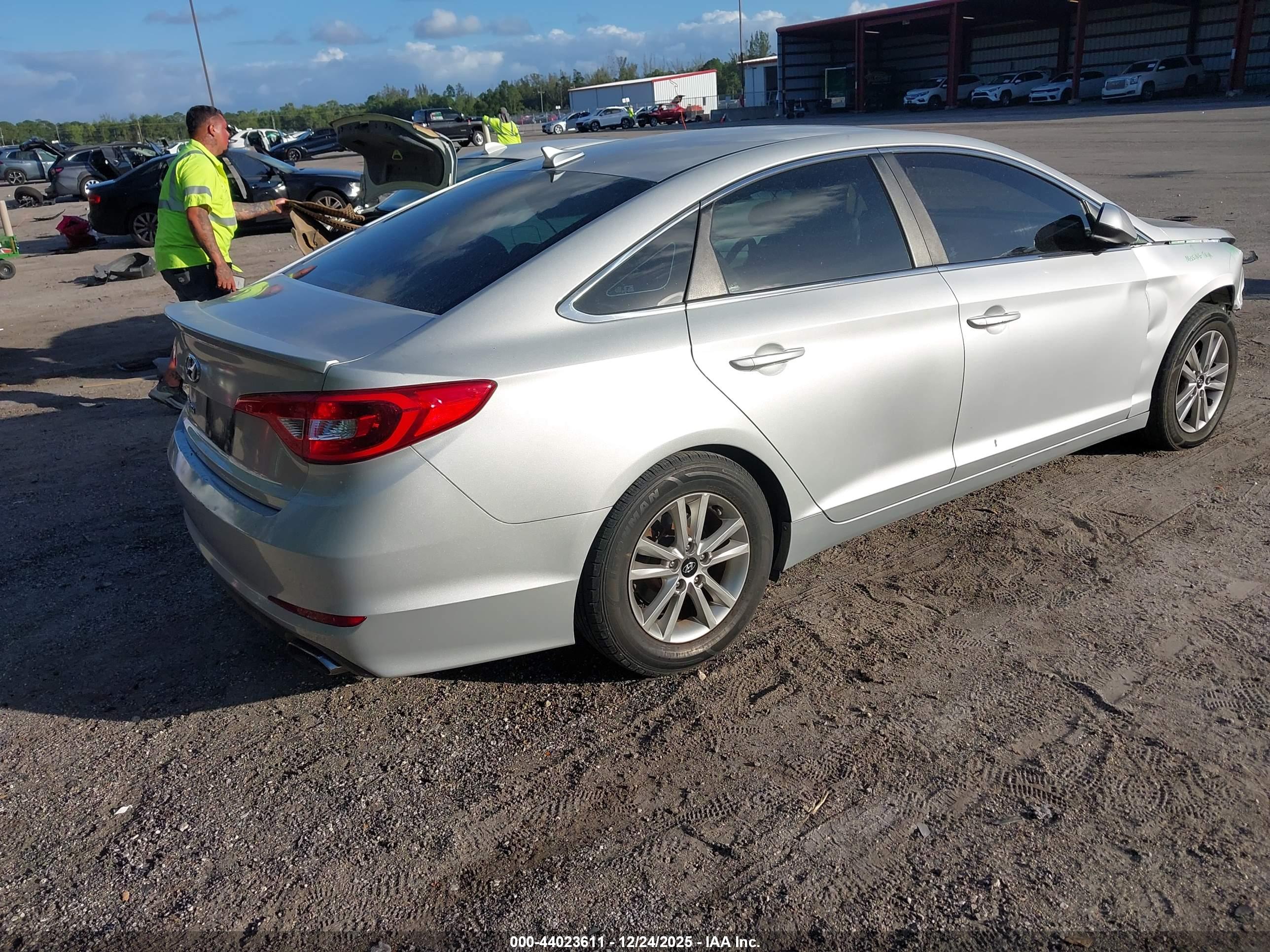 HYUNDAI SONATA image 4