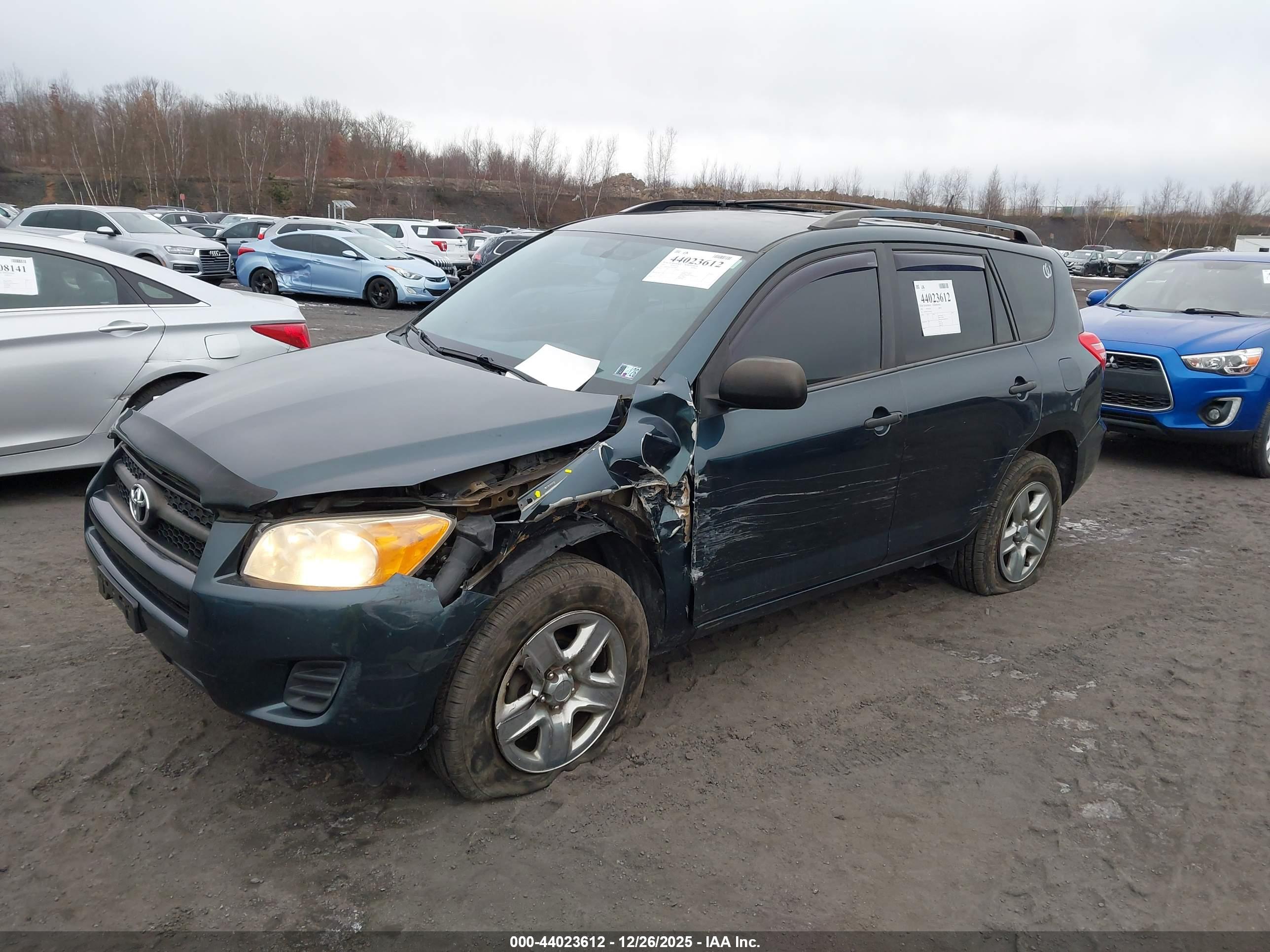 TOYOTA RAV4 image 2