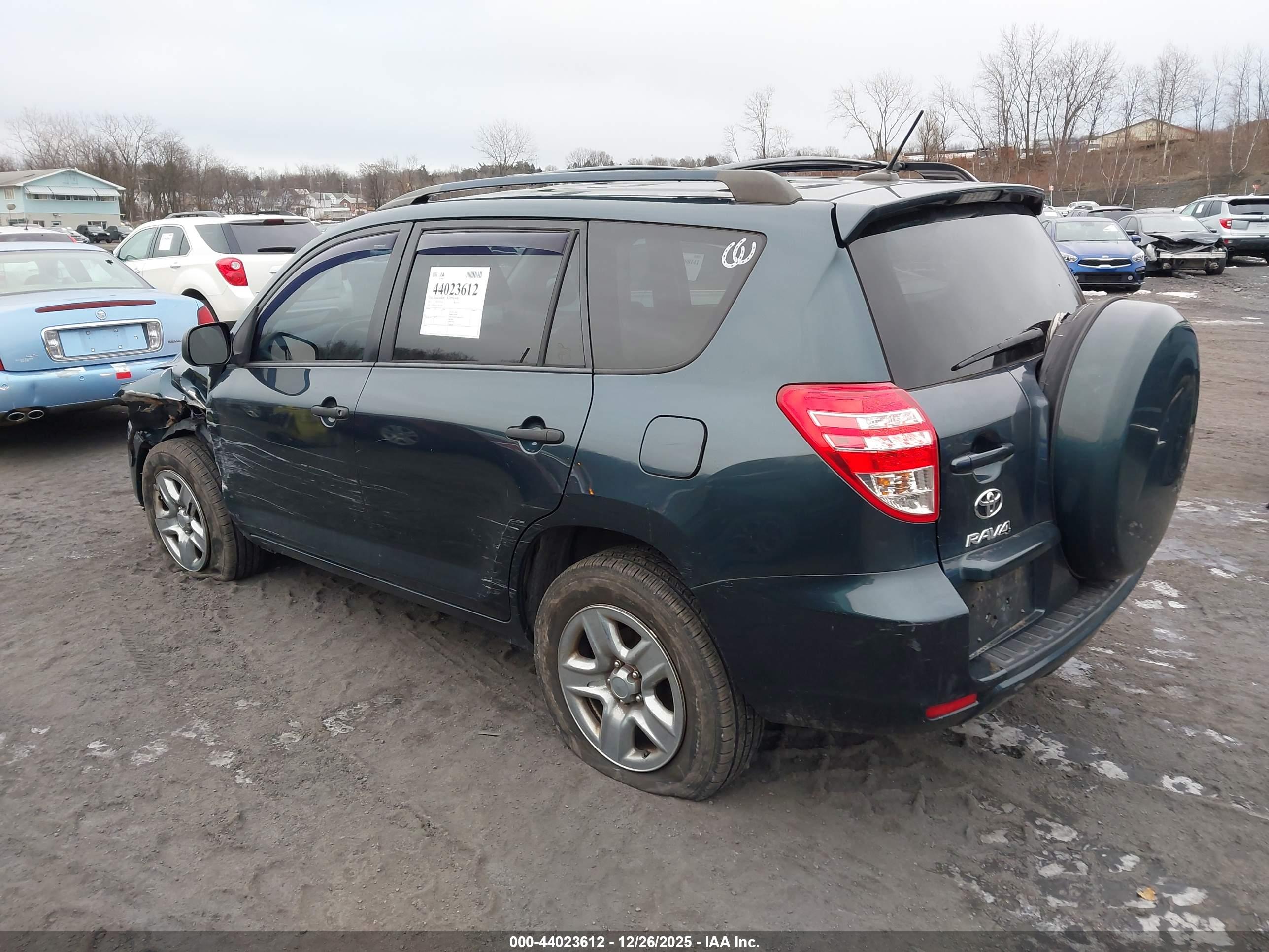 TOYOTA RAV4 image 3