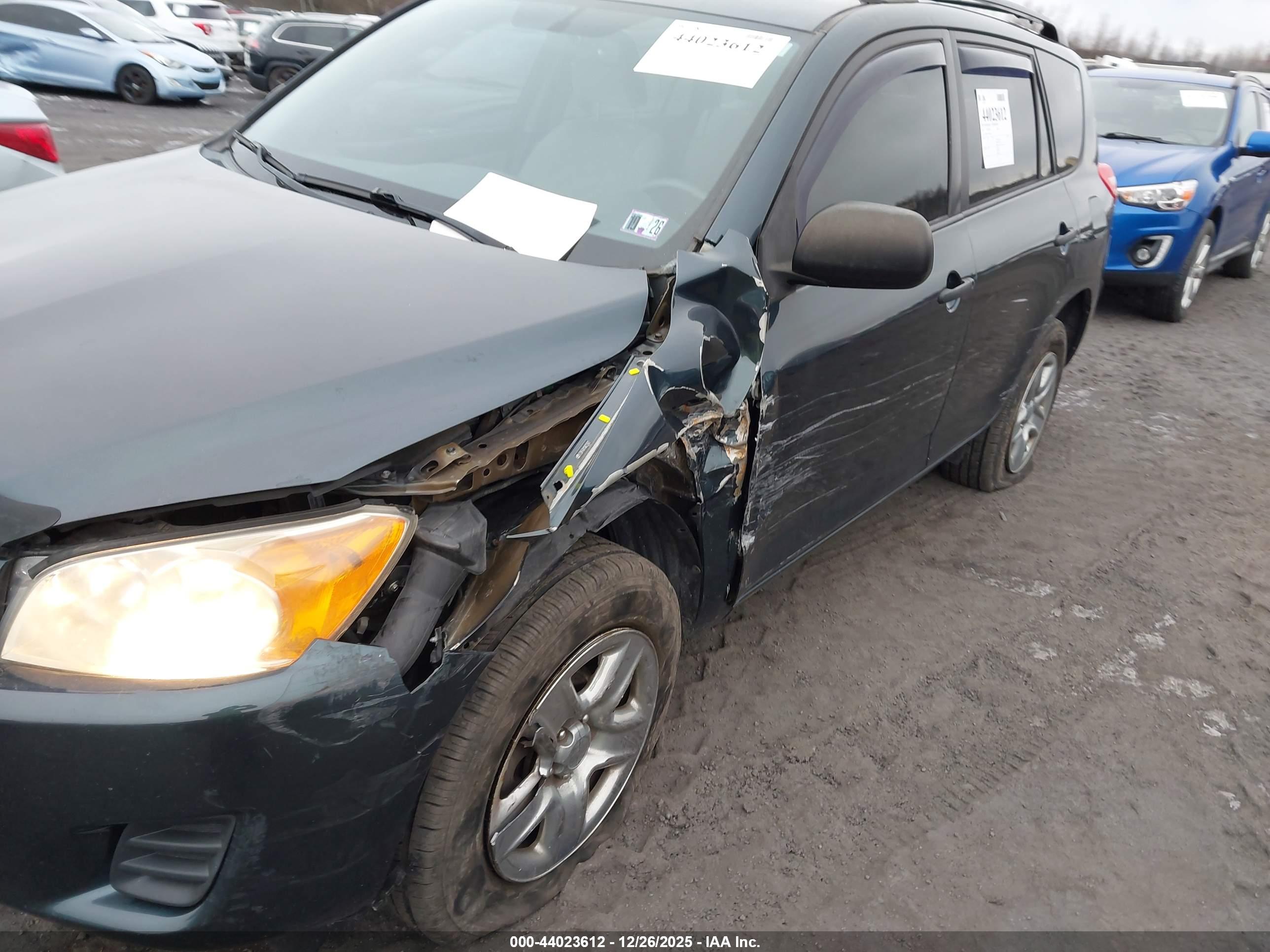 TOYOTA RAV4 image 6
