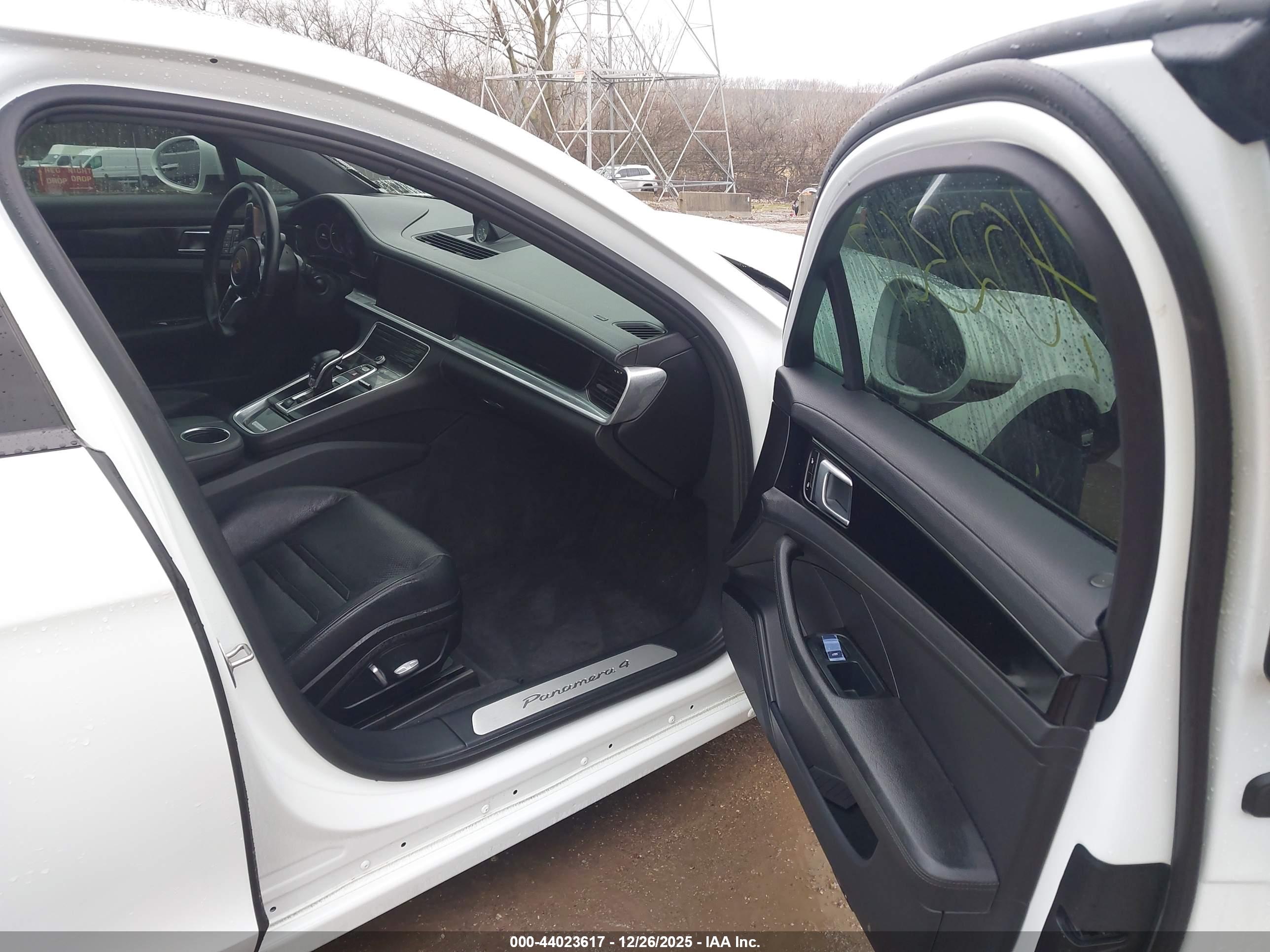 PORSCHE PANAMERA image 5