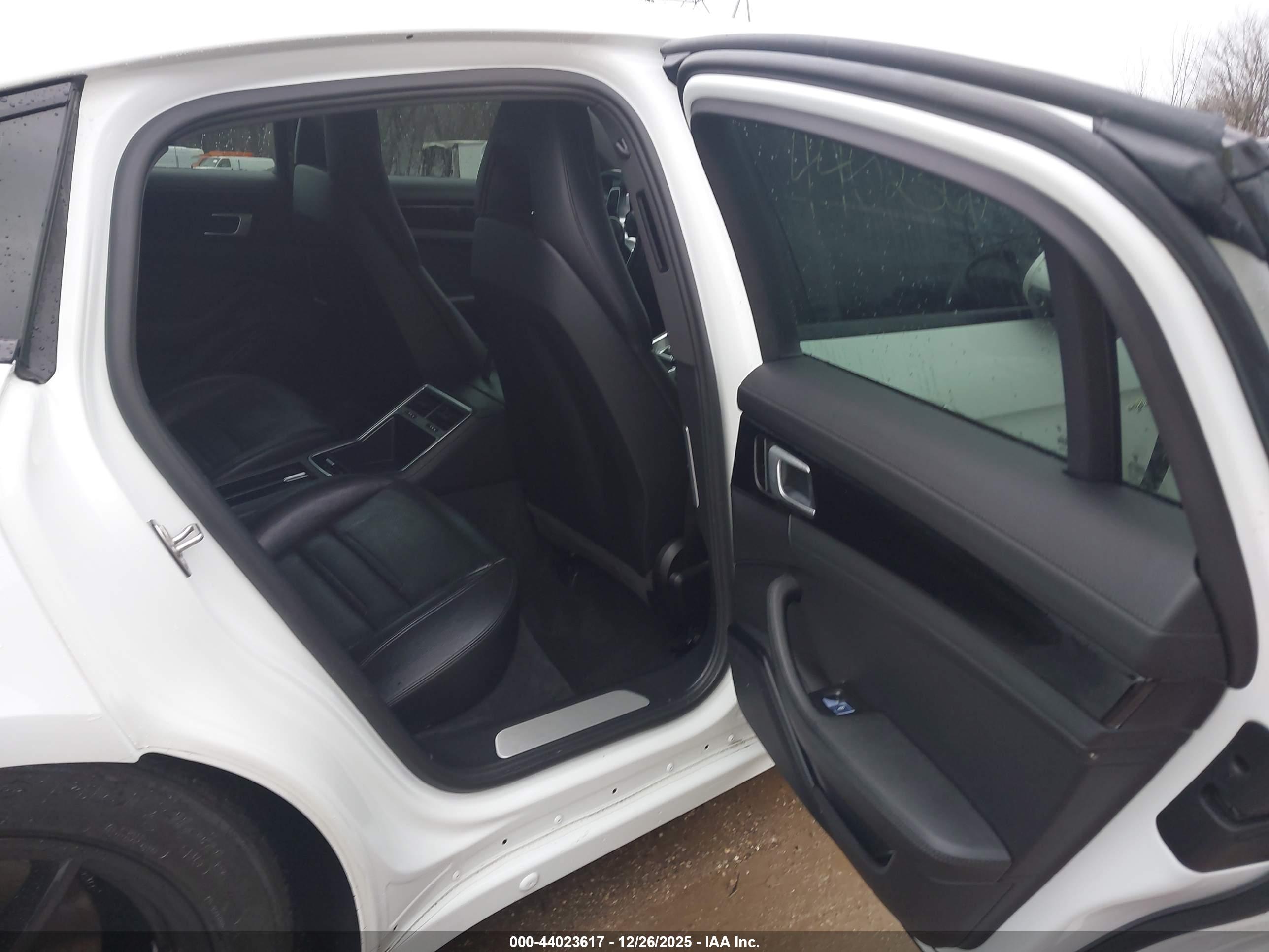 PORSCHE PANAMERA image 8