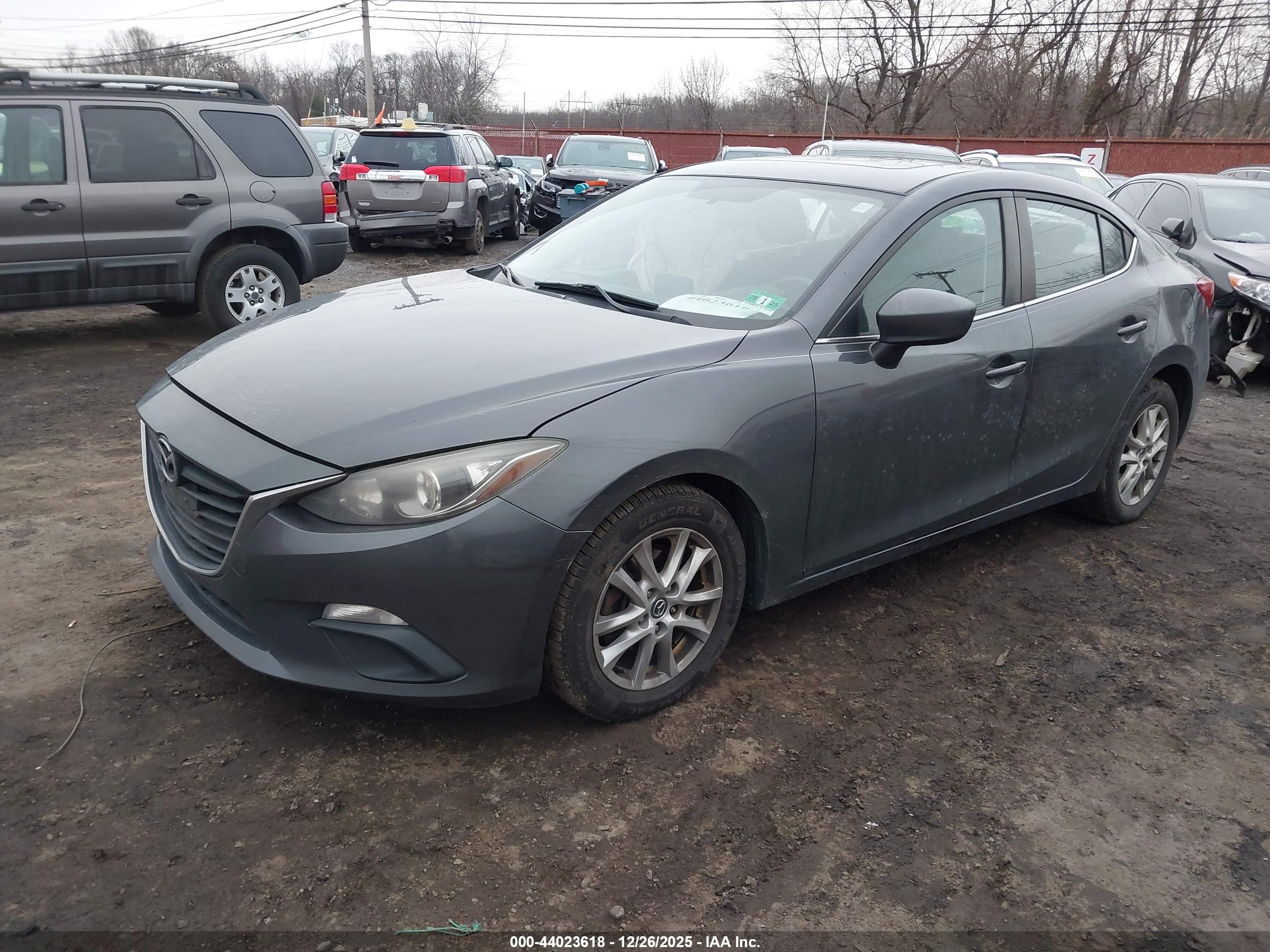 MAZDA MAZDA3 image 2