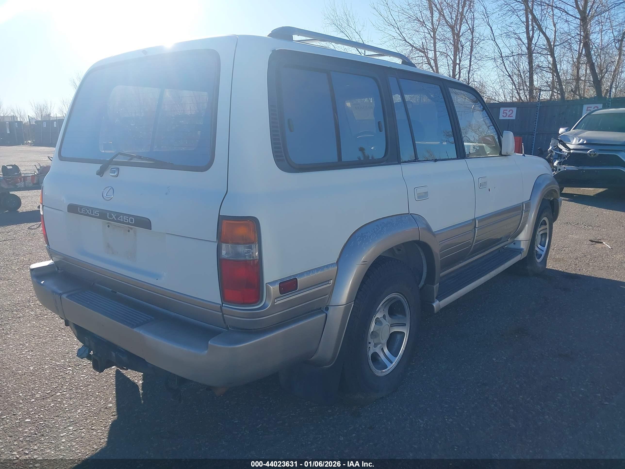 LEXUS LX image 4