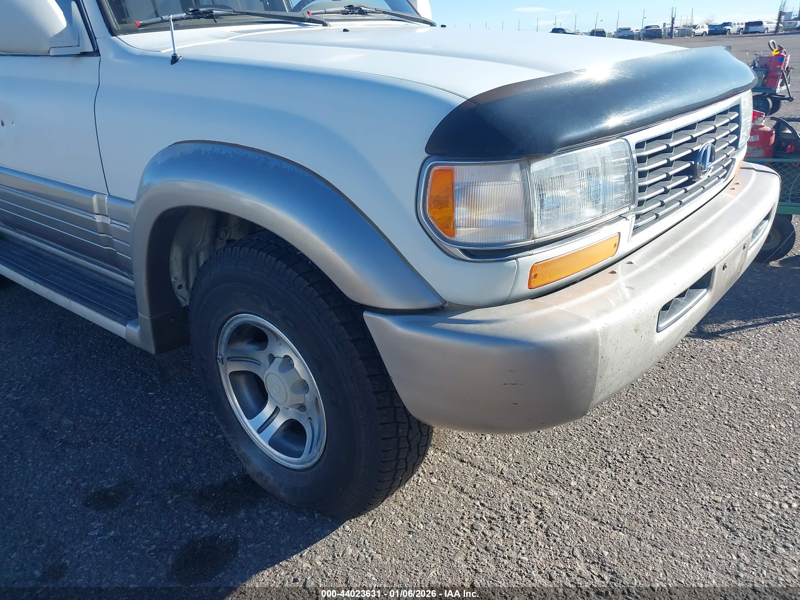 LEXUS LX image 6