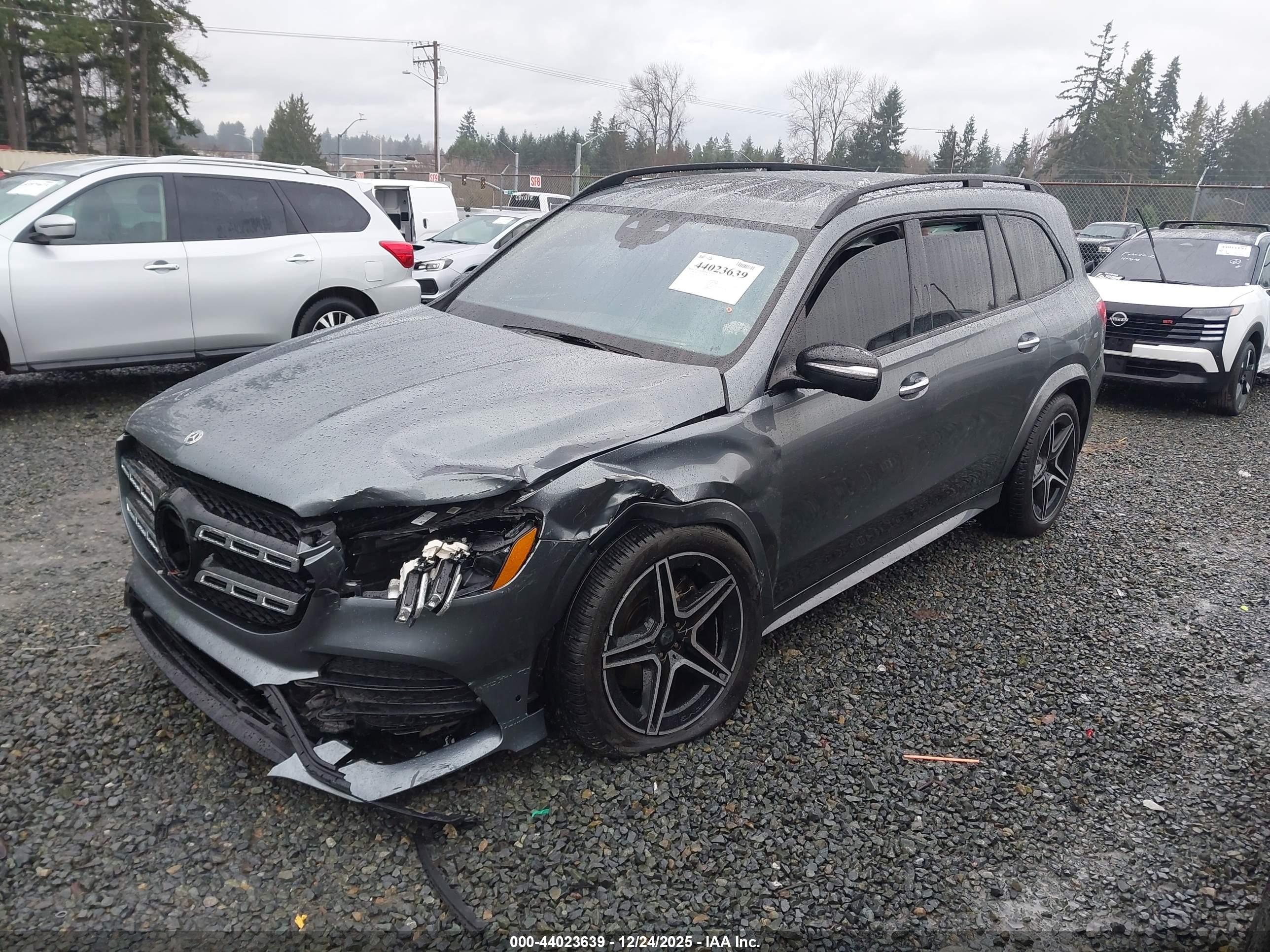 MERCEDES-BENZ GLS image 2
