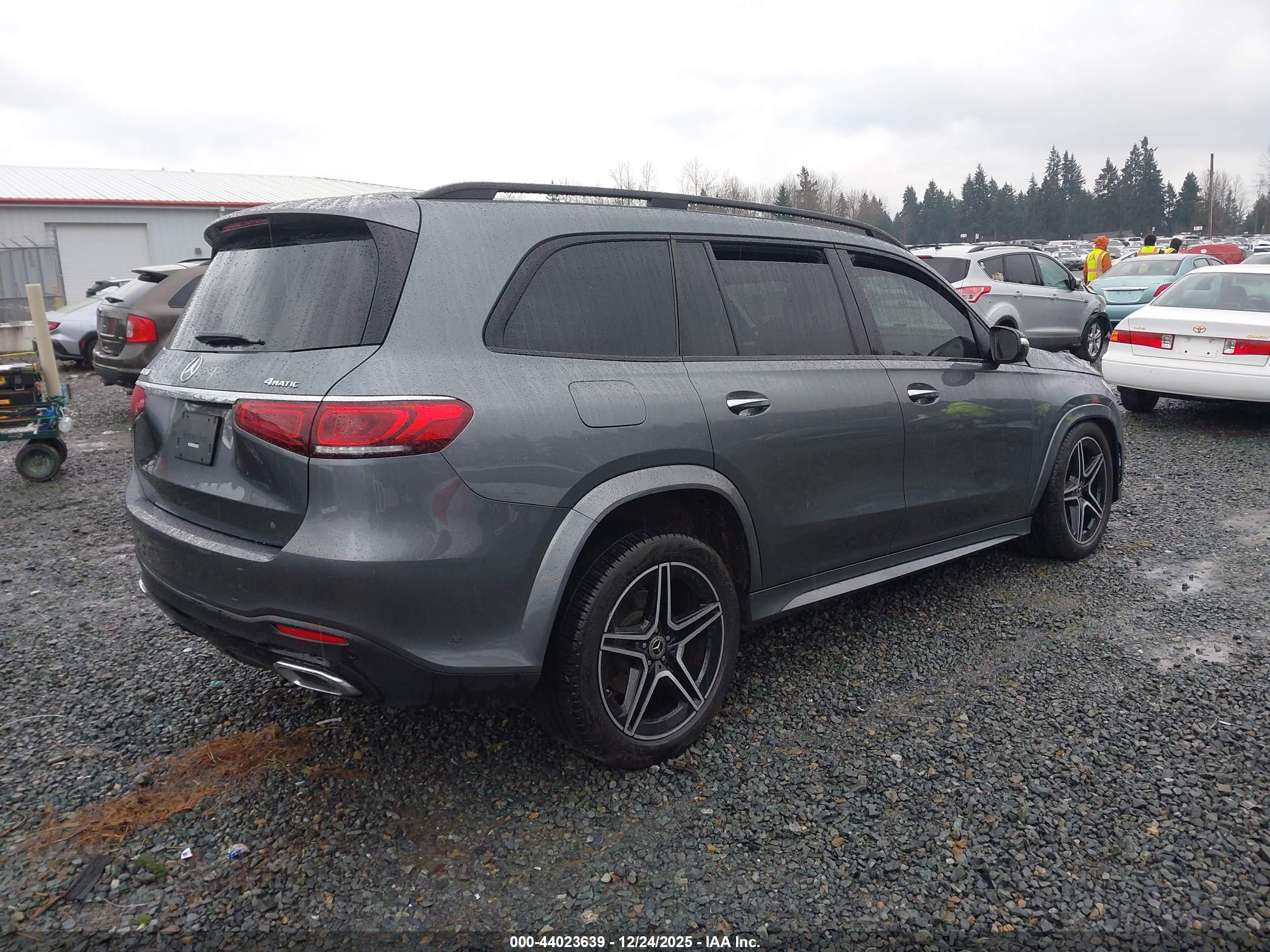 MERCEDES-BENZ GLS image 4