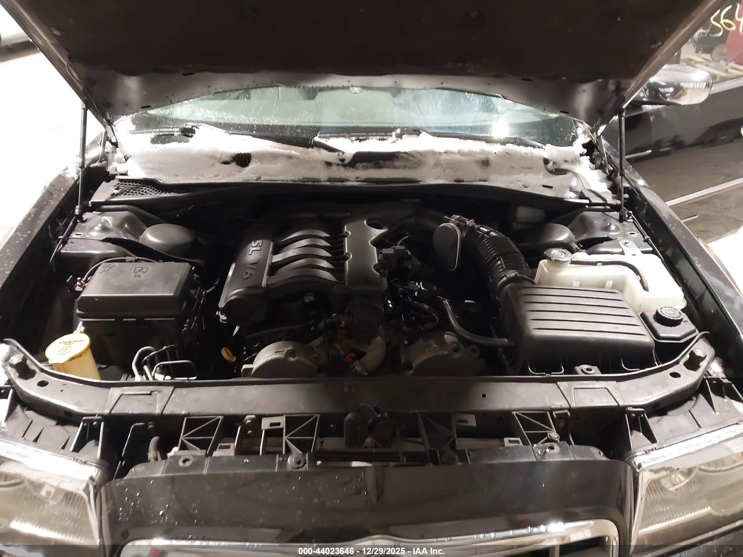 CHRYSLER 300 image 10