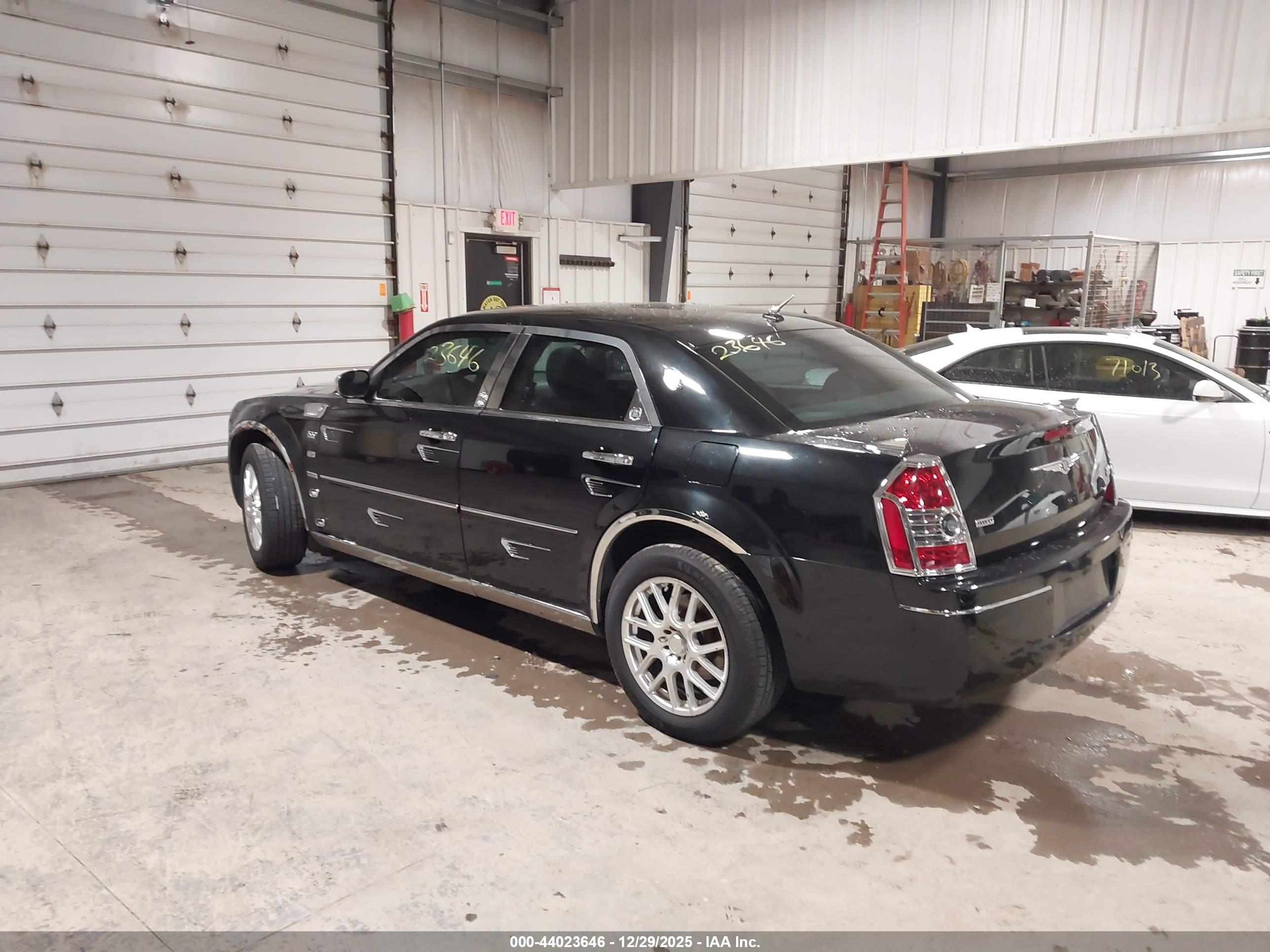 CHRYSLER 300 image 3