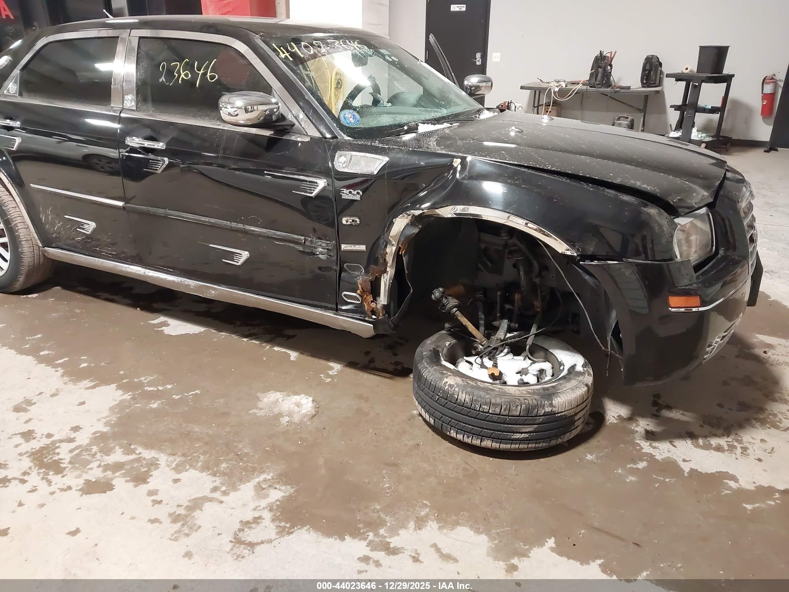 CHRYSLER 300 image 6