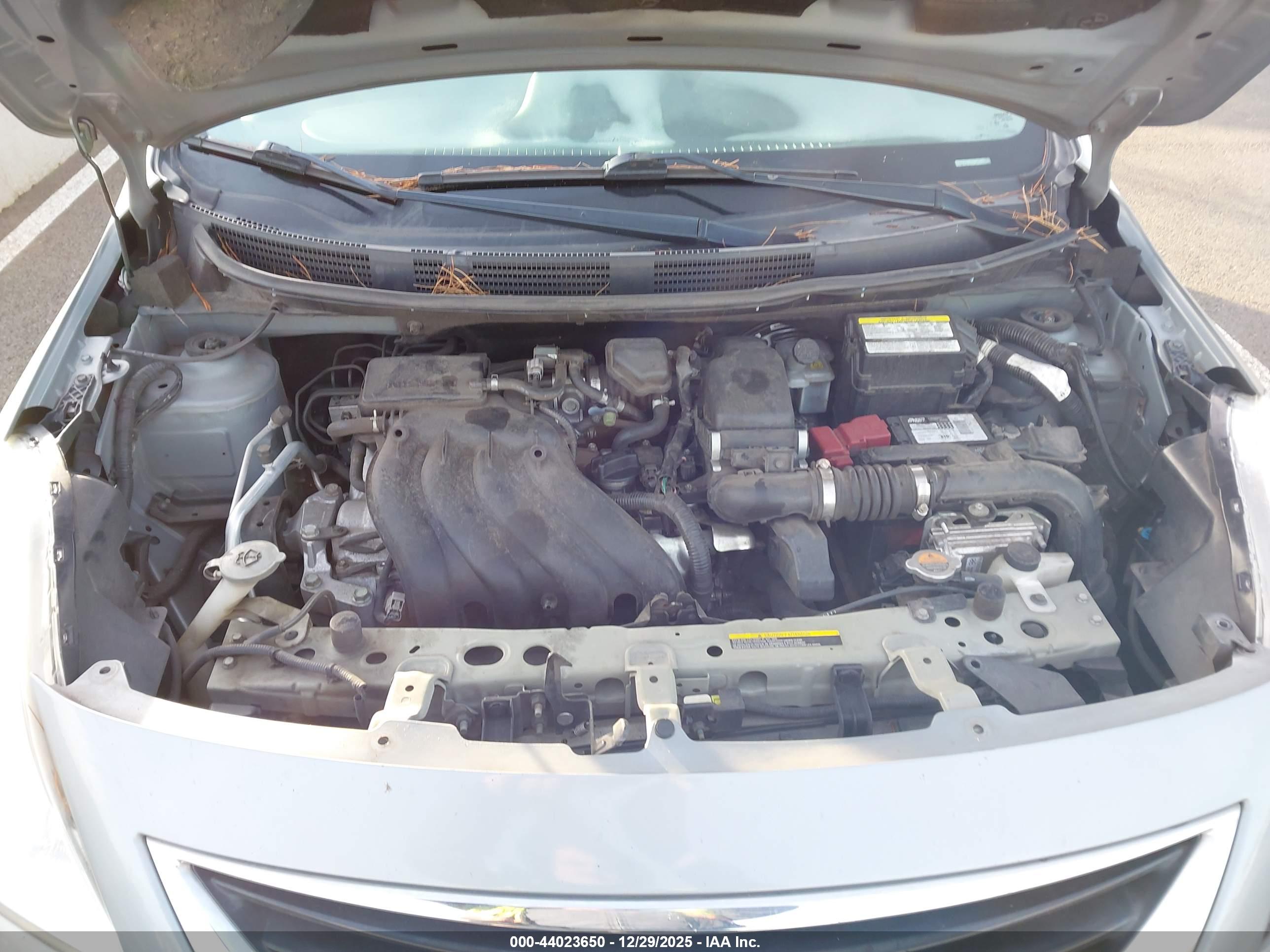 NISSAN VERSA image 10