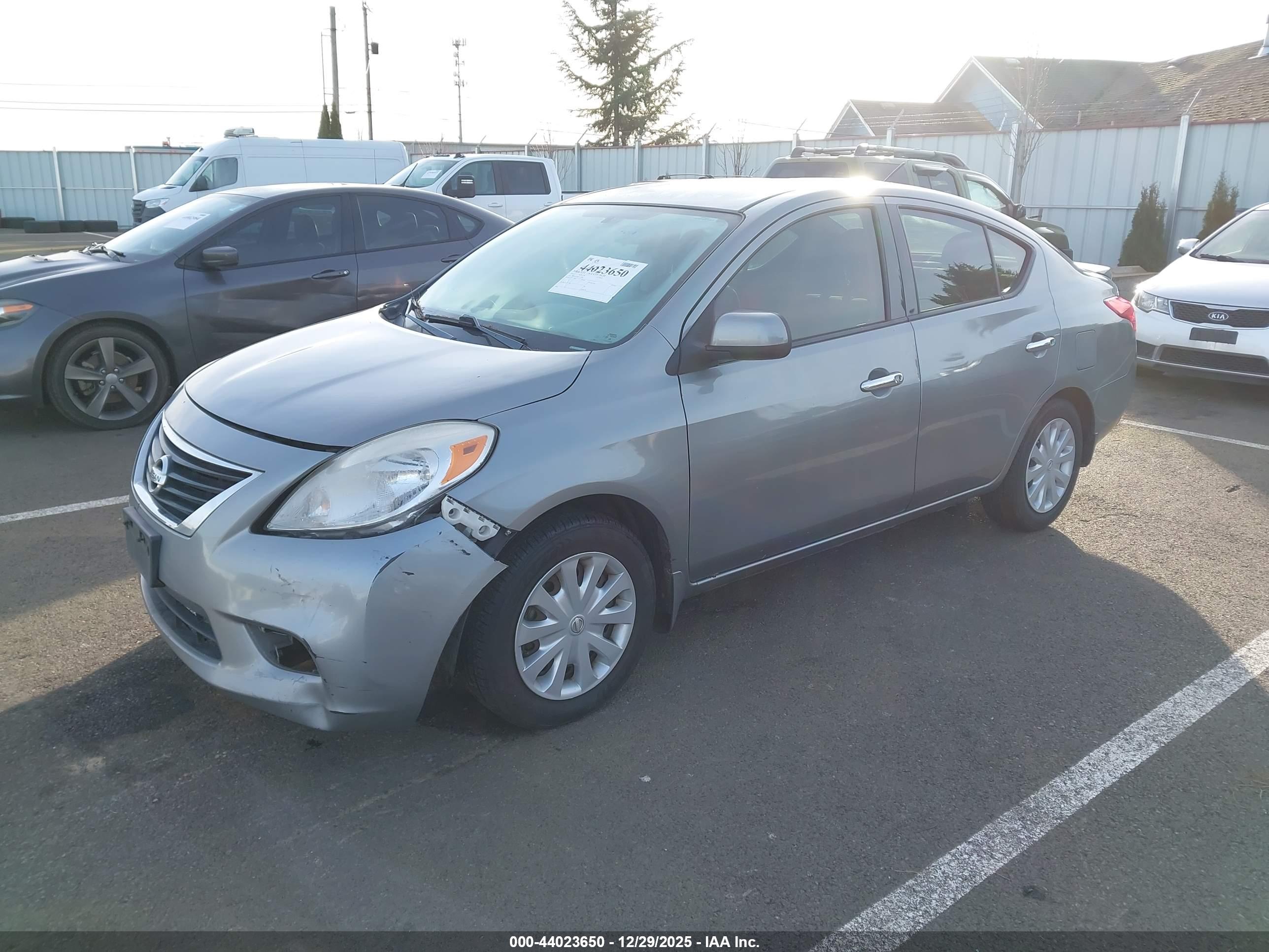 NISSAN VERSA image 2