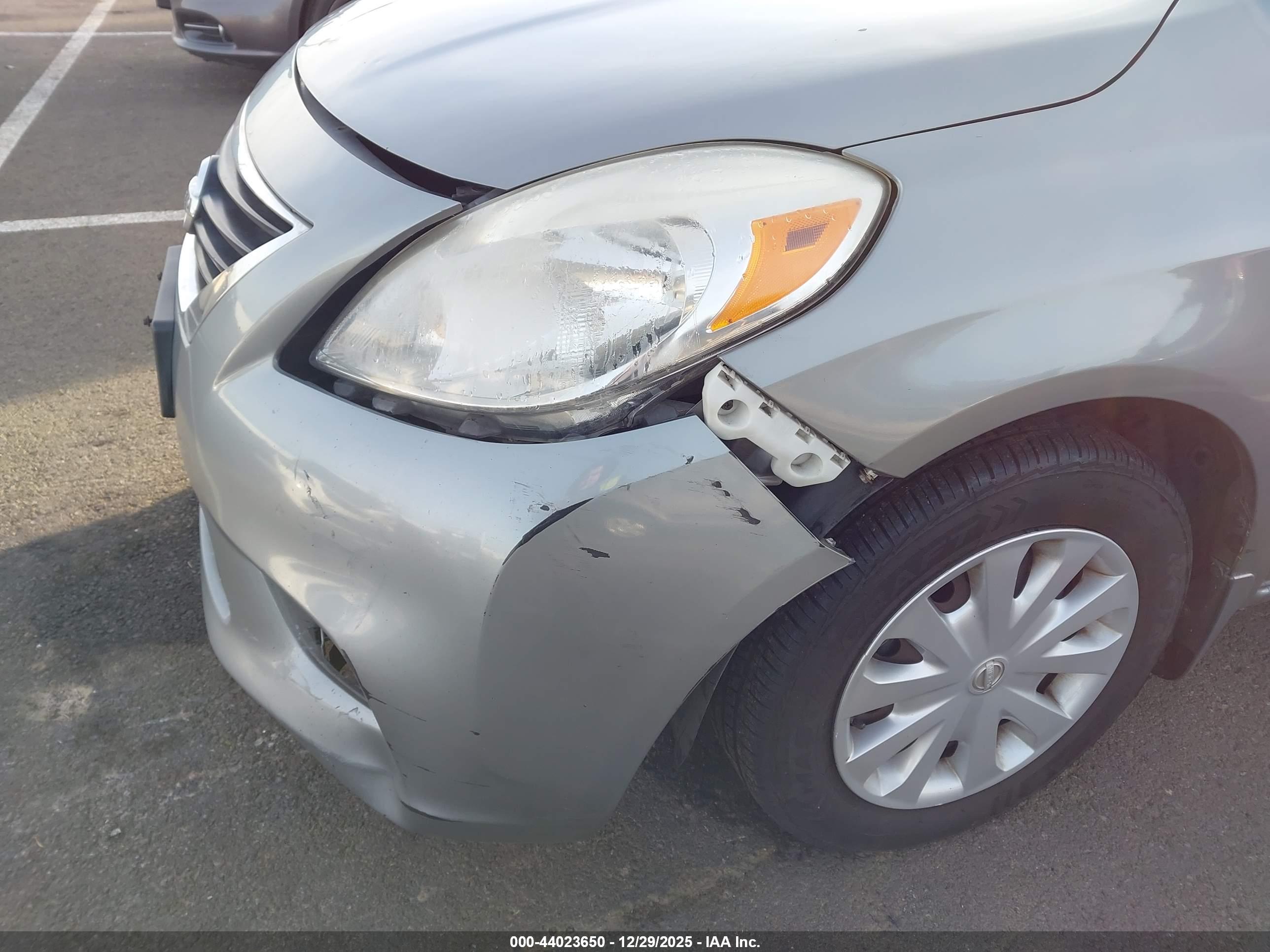 NISSAN VERSA image 6