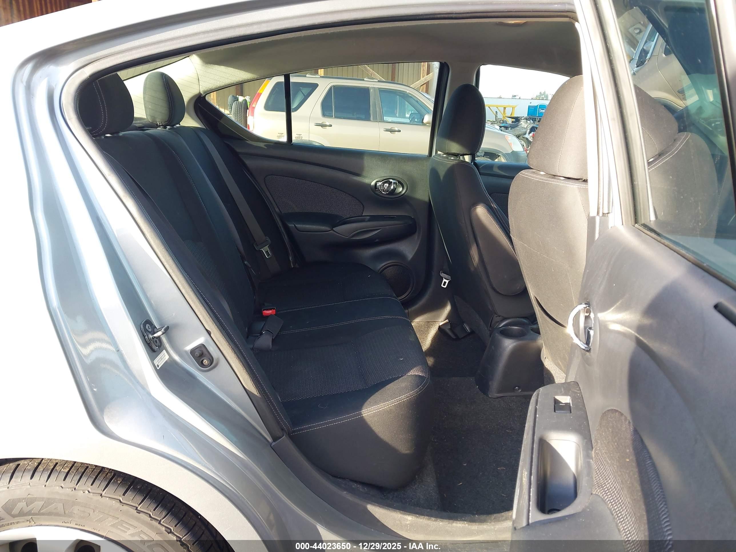 NISSAN VERSA image 8