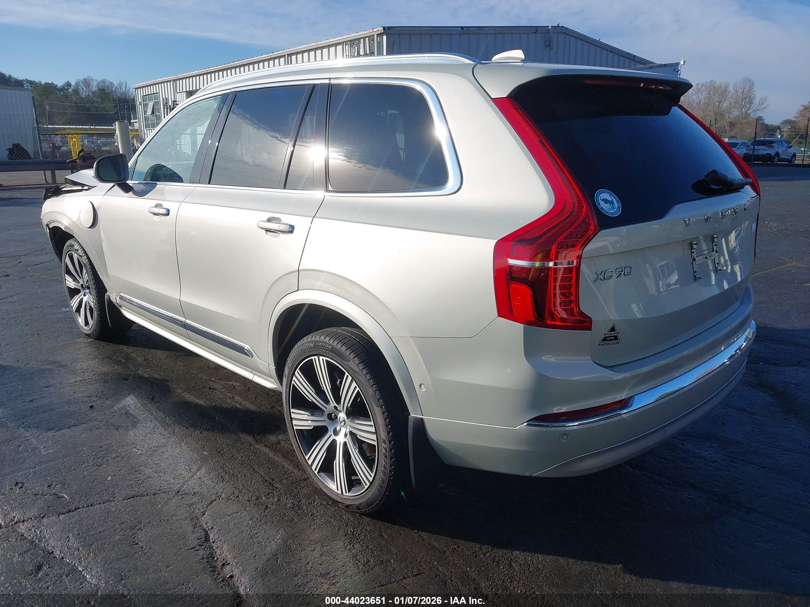 VOLVO XC90 image 3