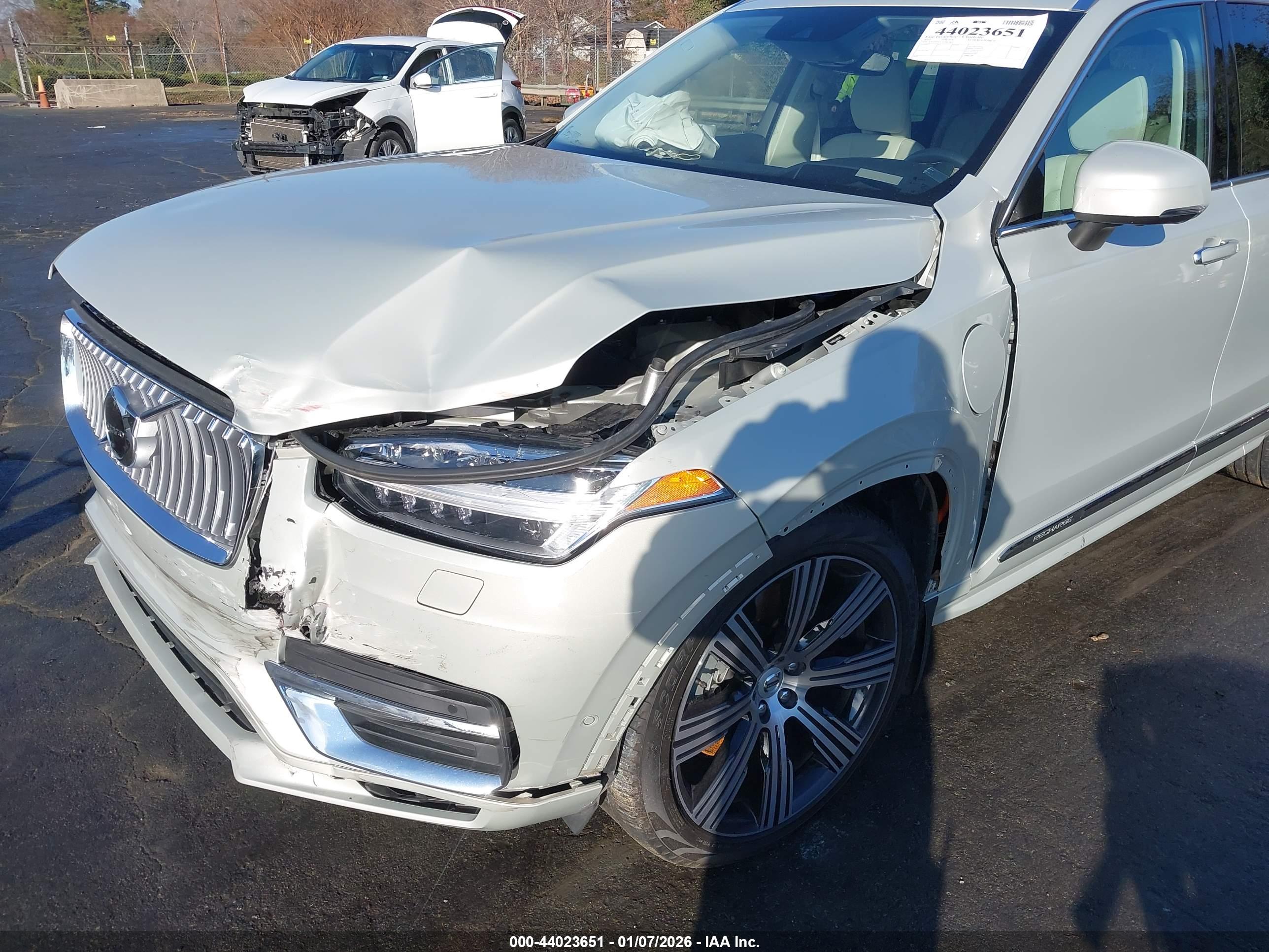 VOLVO XC90 image 6