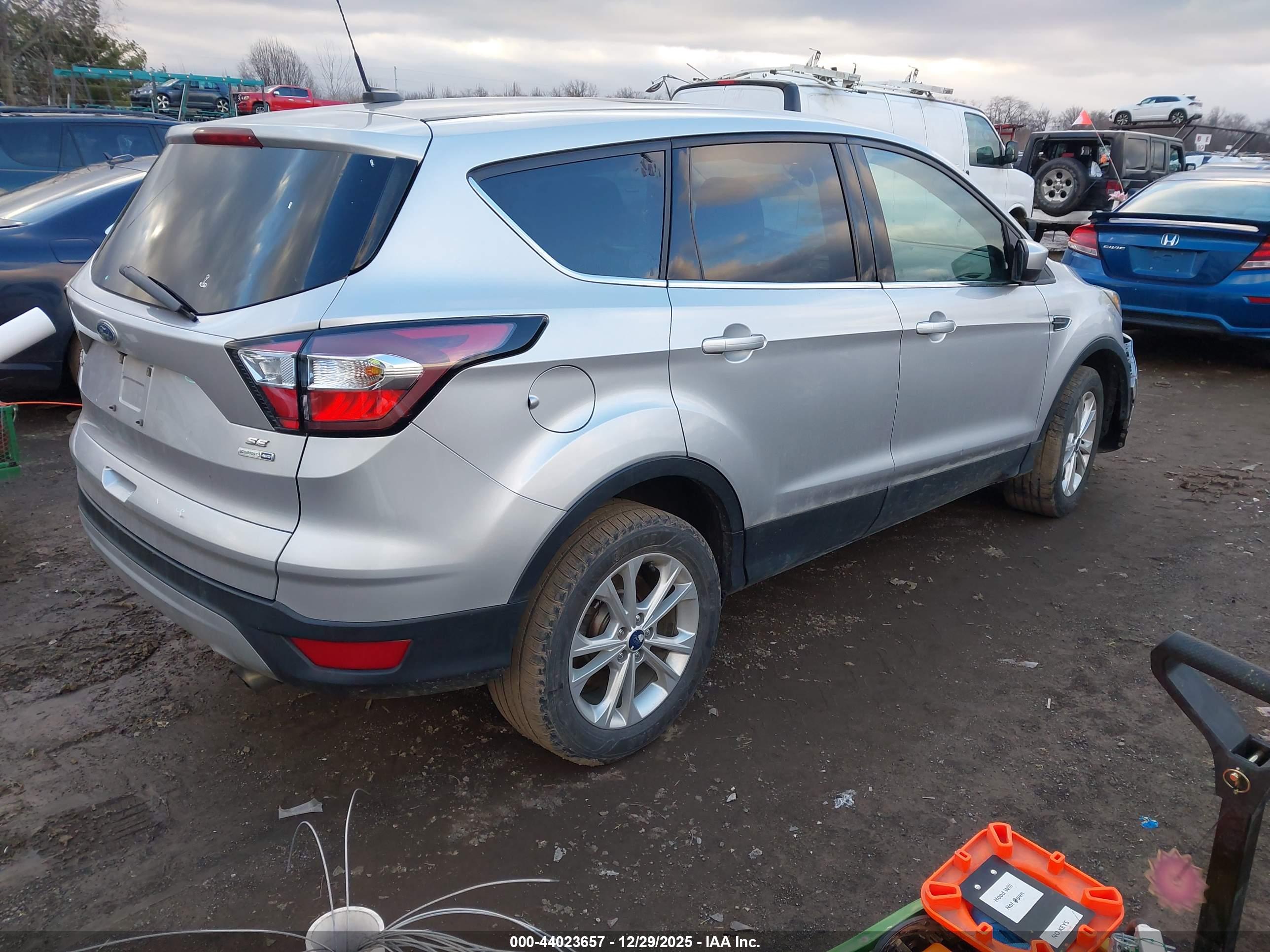 FORD ESCAPE image 4