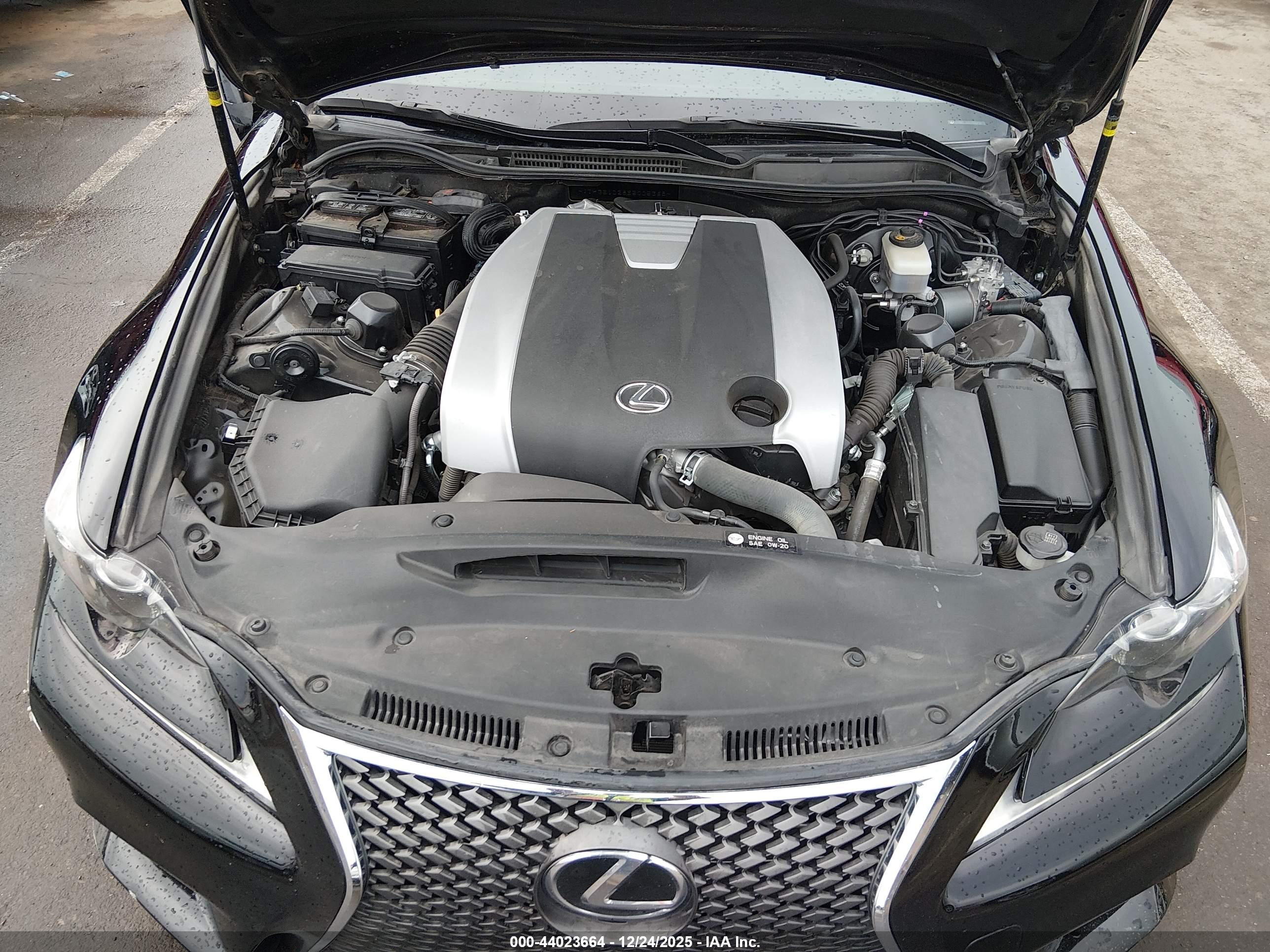 LEXUS IS image 10