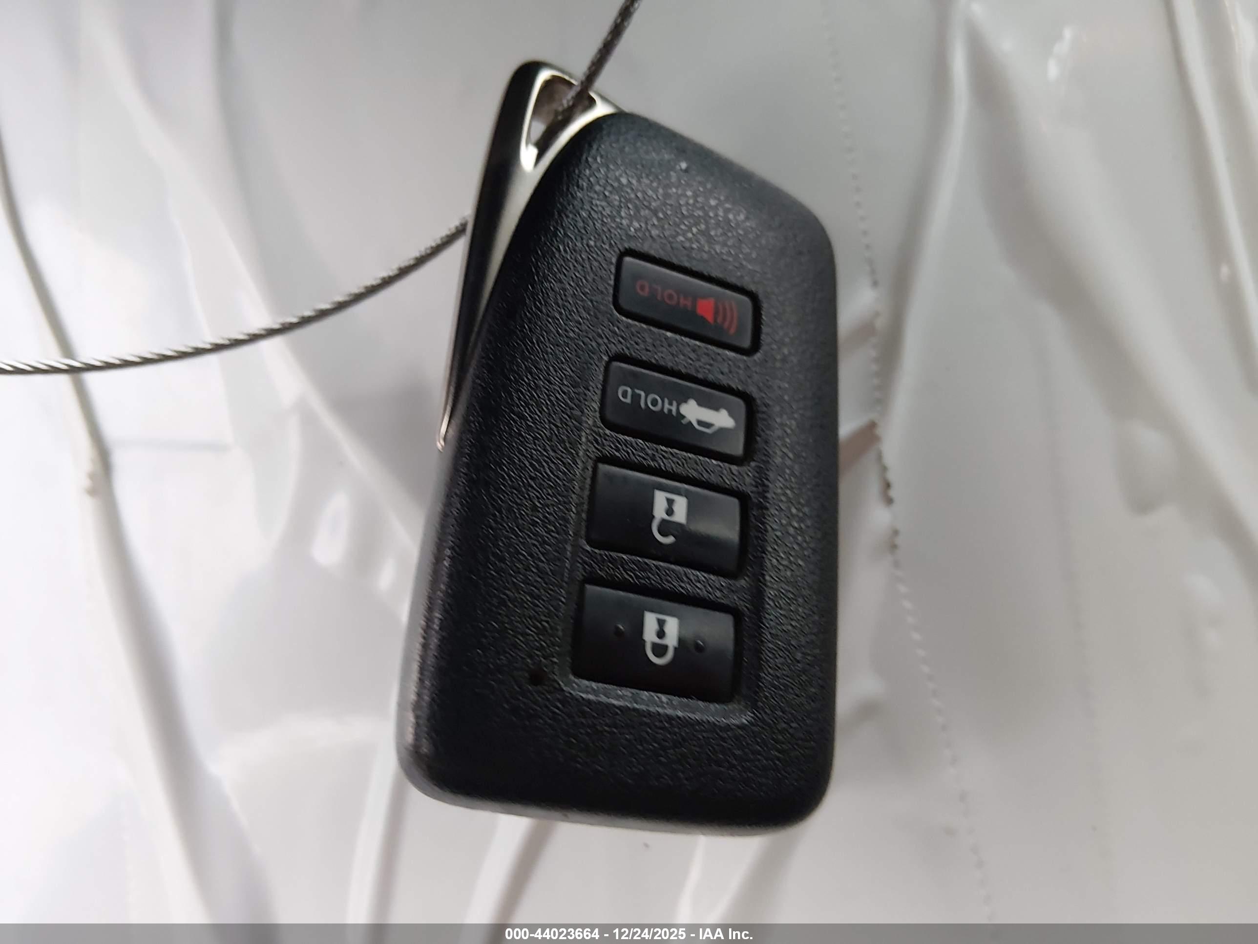 LEXUS IS image 11