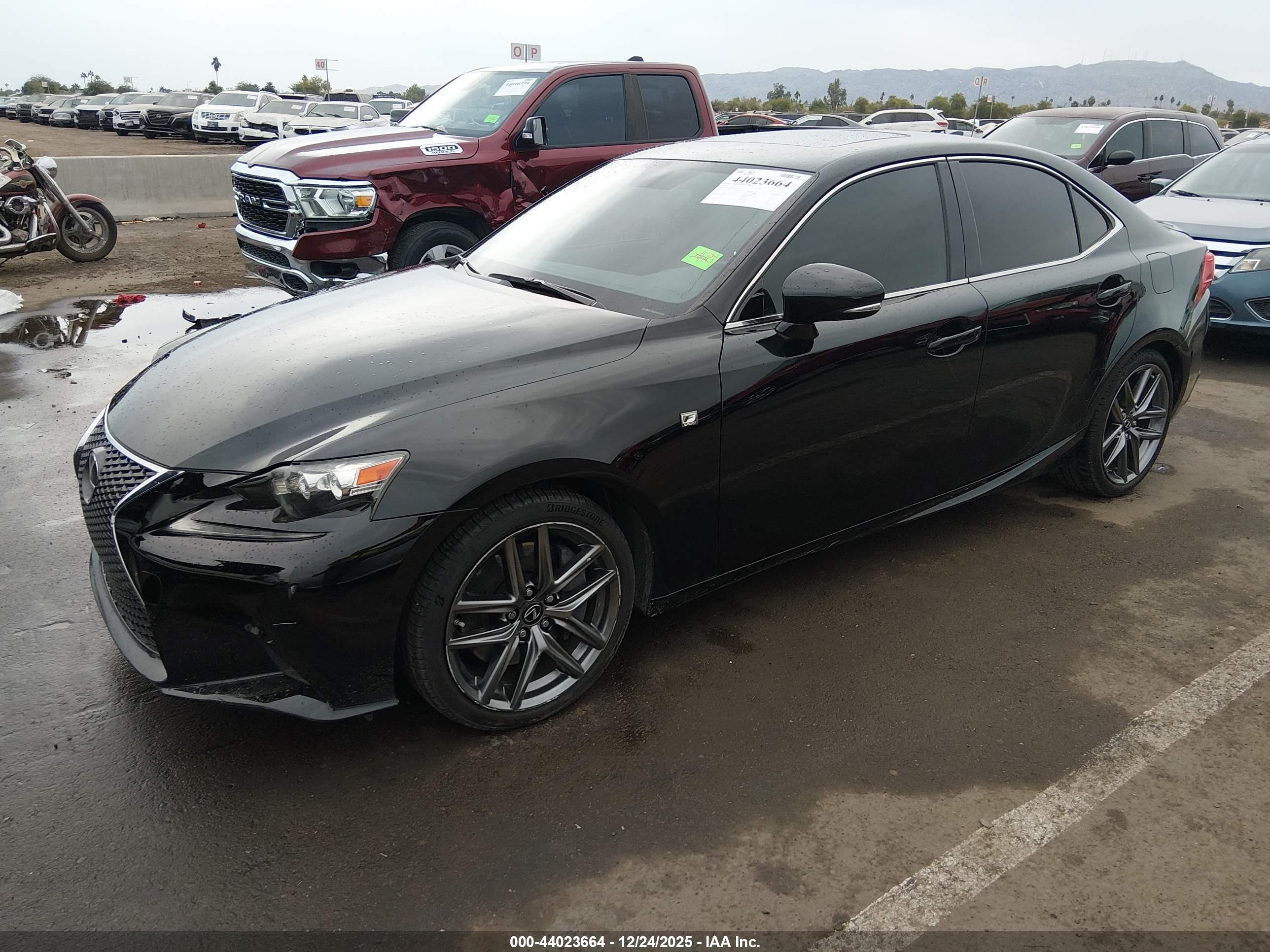 LEXUS IS image 2