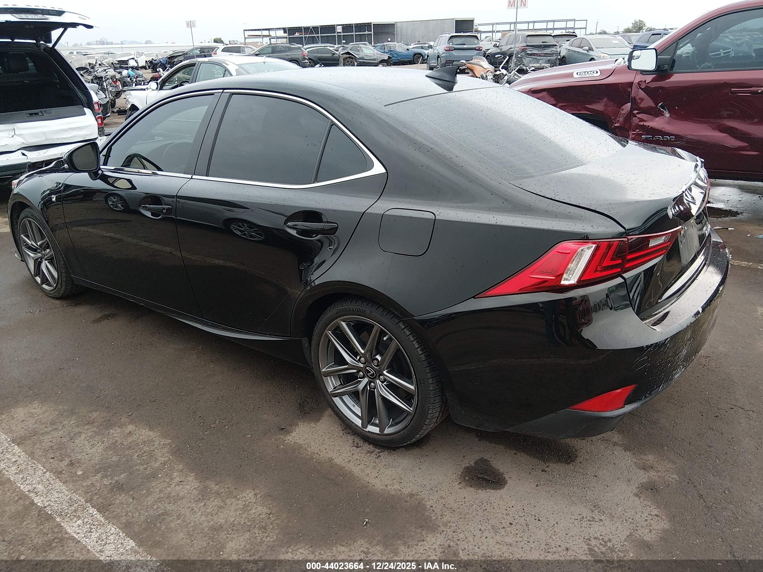 LEXUS IS image 3