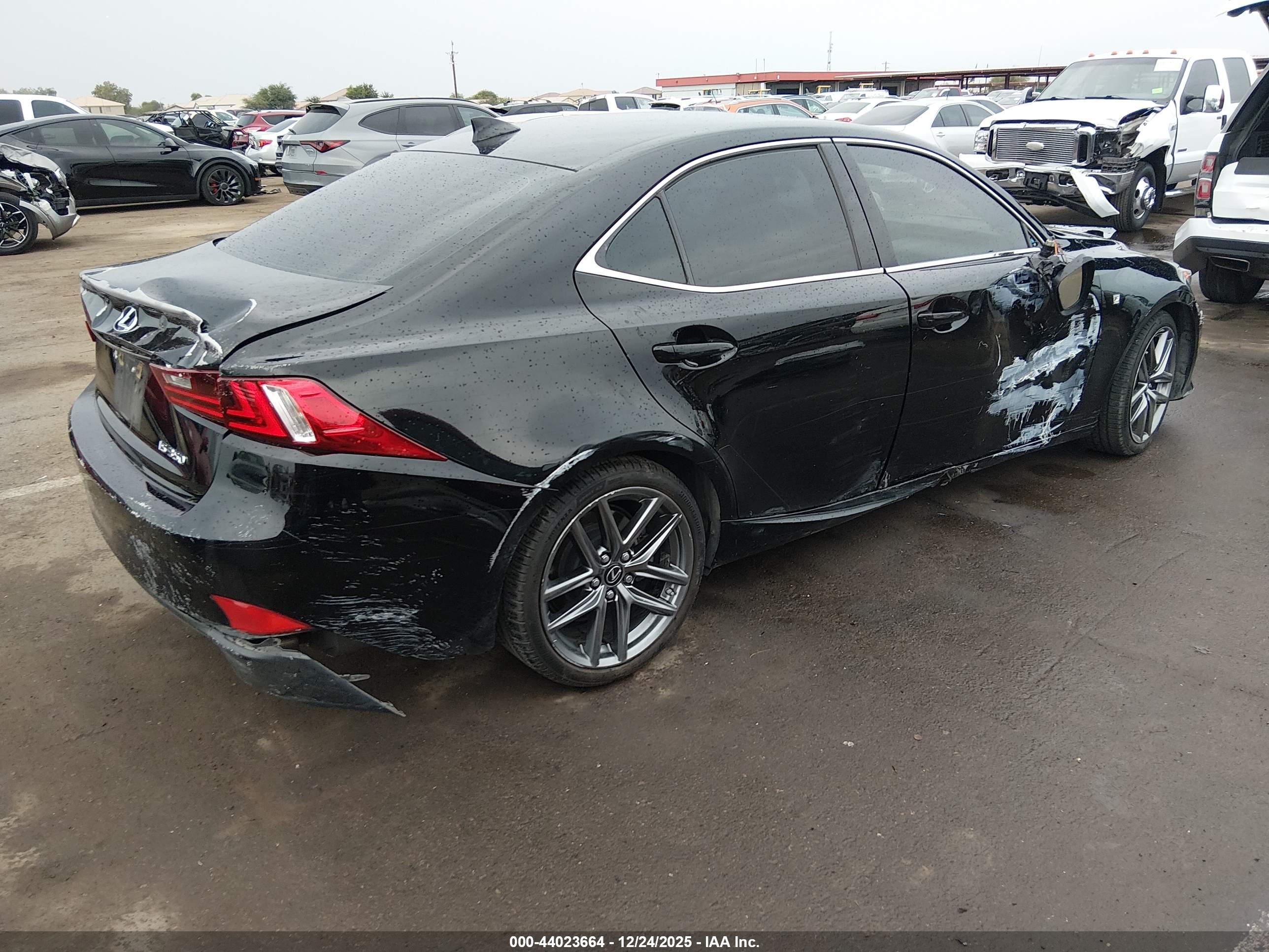 LEXUS IS image 4
