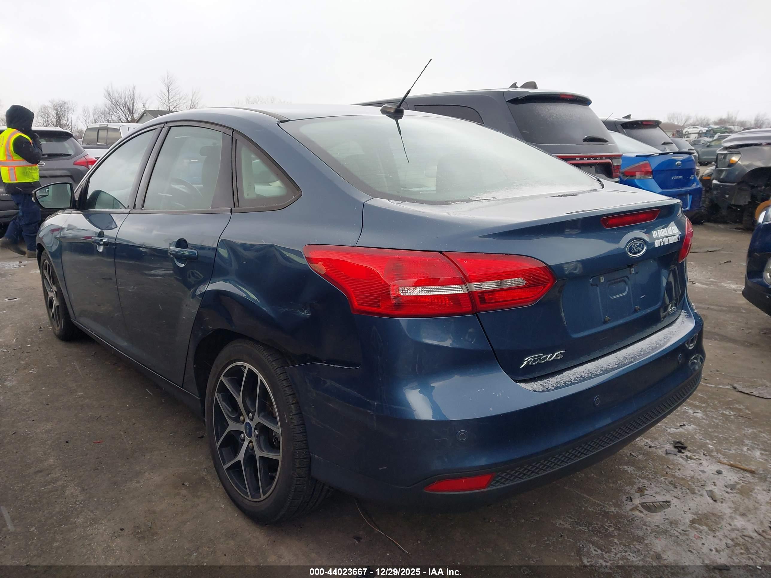 FORD FOCUS image 3
