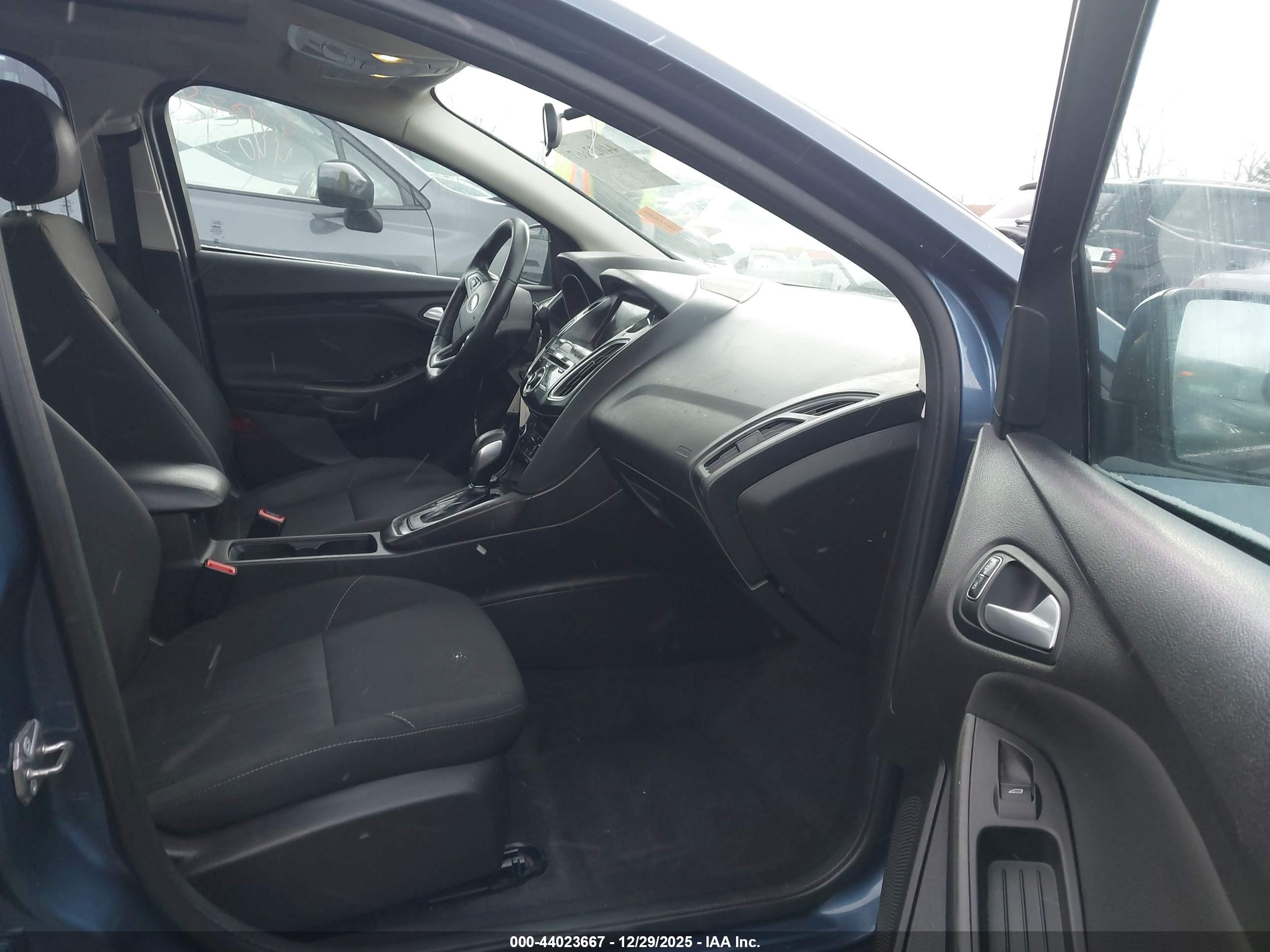FORD FOCUS image 5