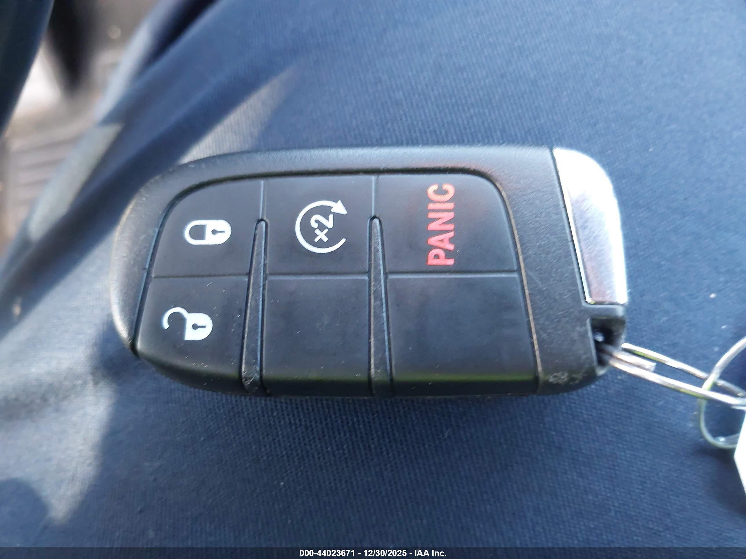 JEEP RENEGADE image 11