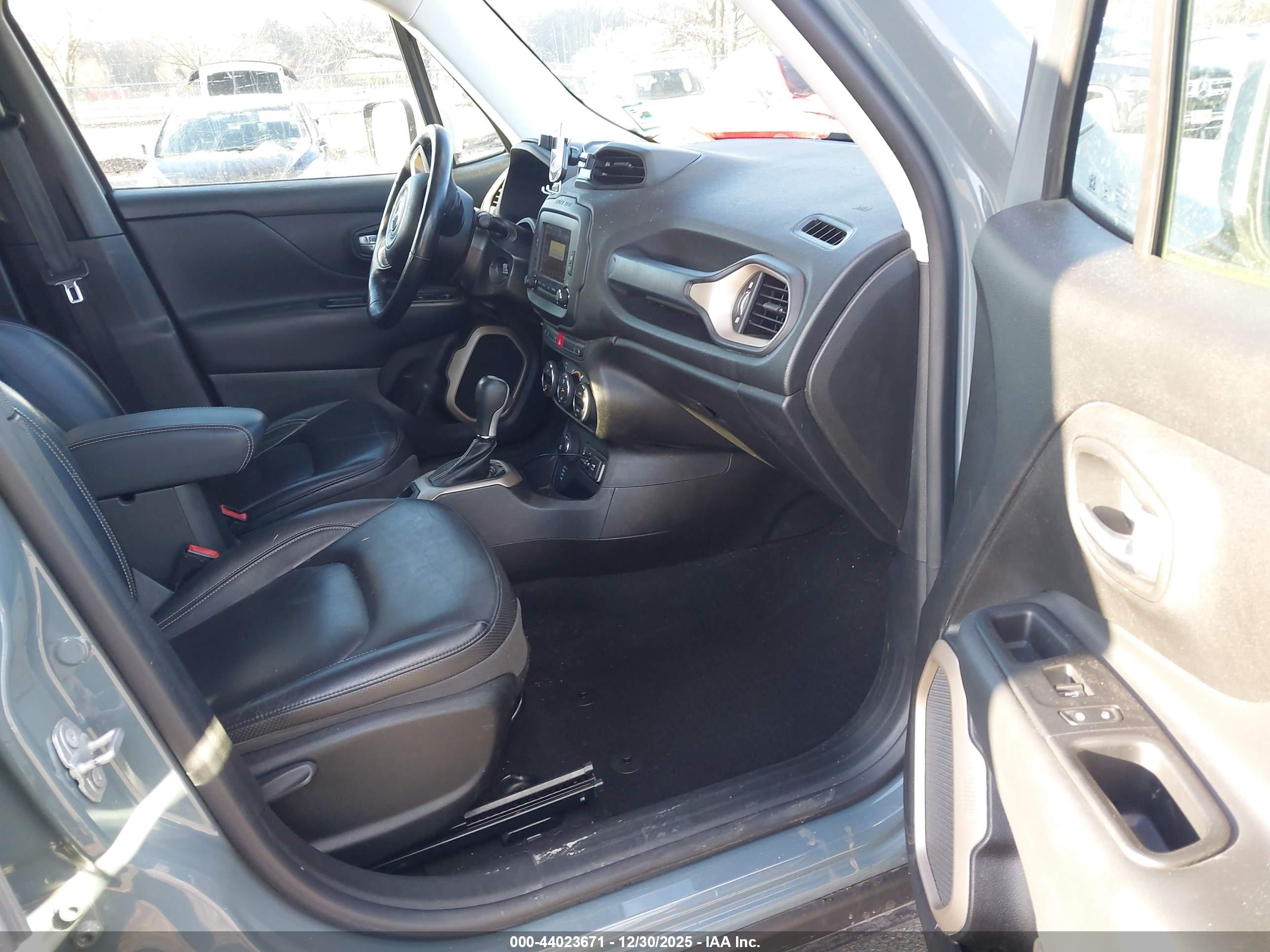 JEEP RENEGADE image 5