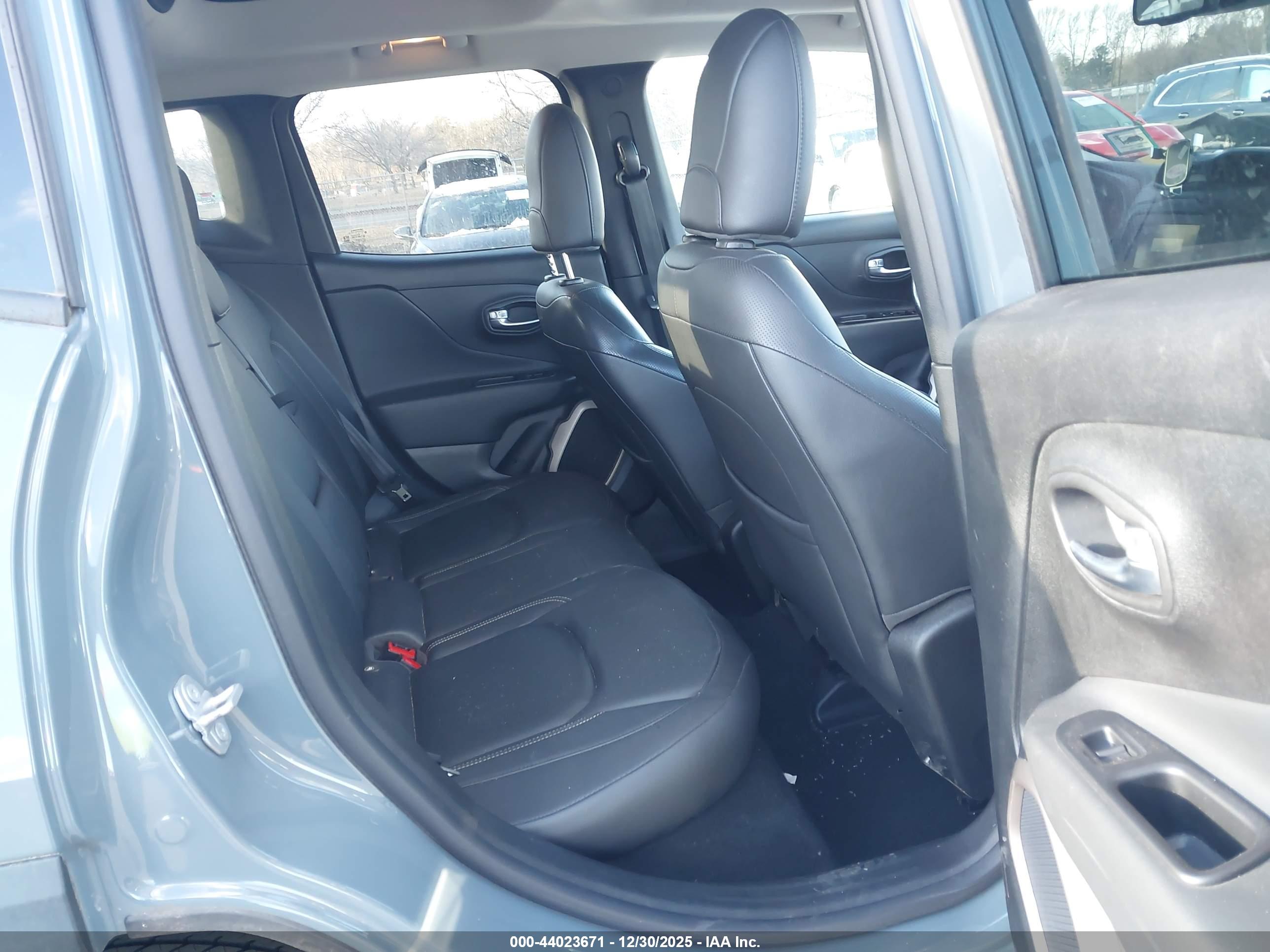 JEEP RENEGADE image 8