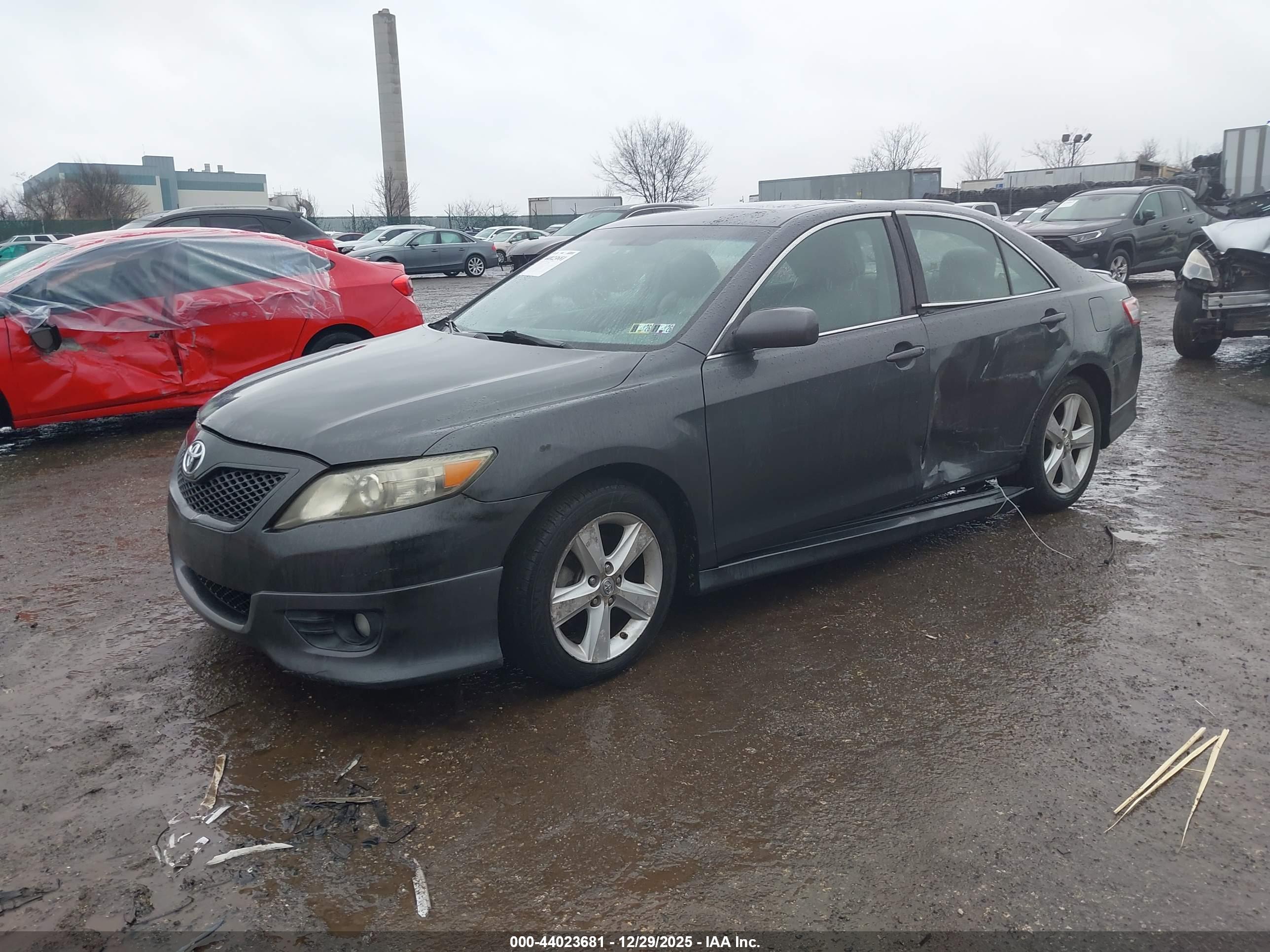 TOYOTA CAMRY image 2