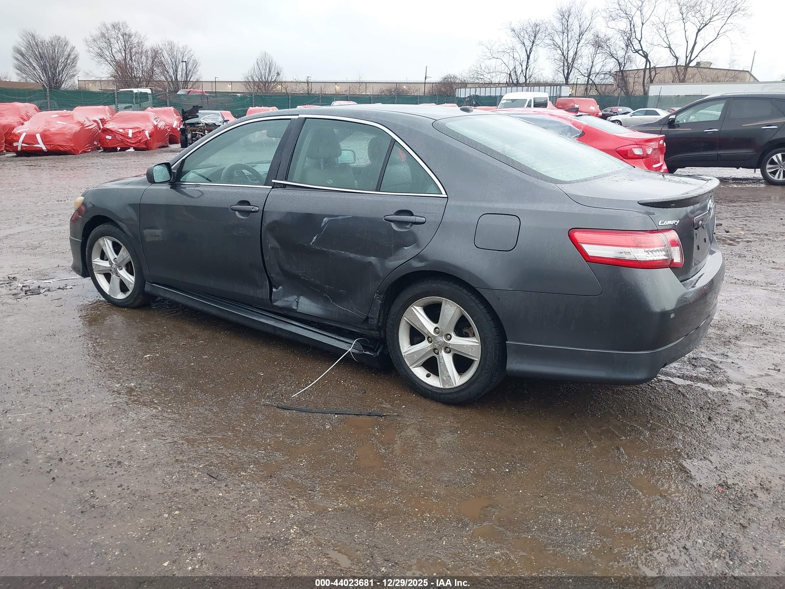 TOYOTA CAMRY image 3