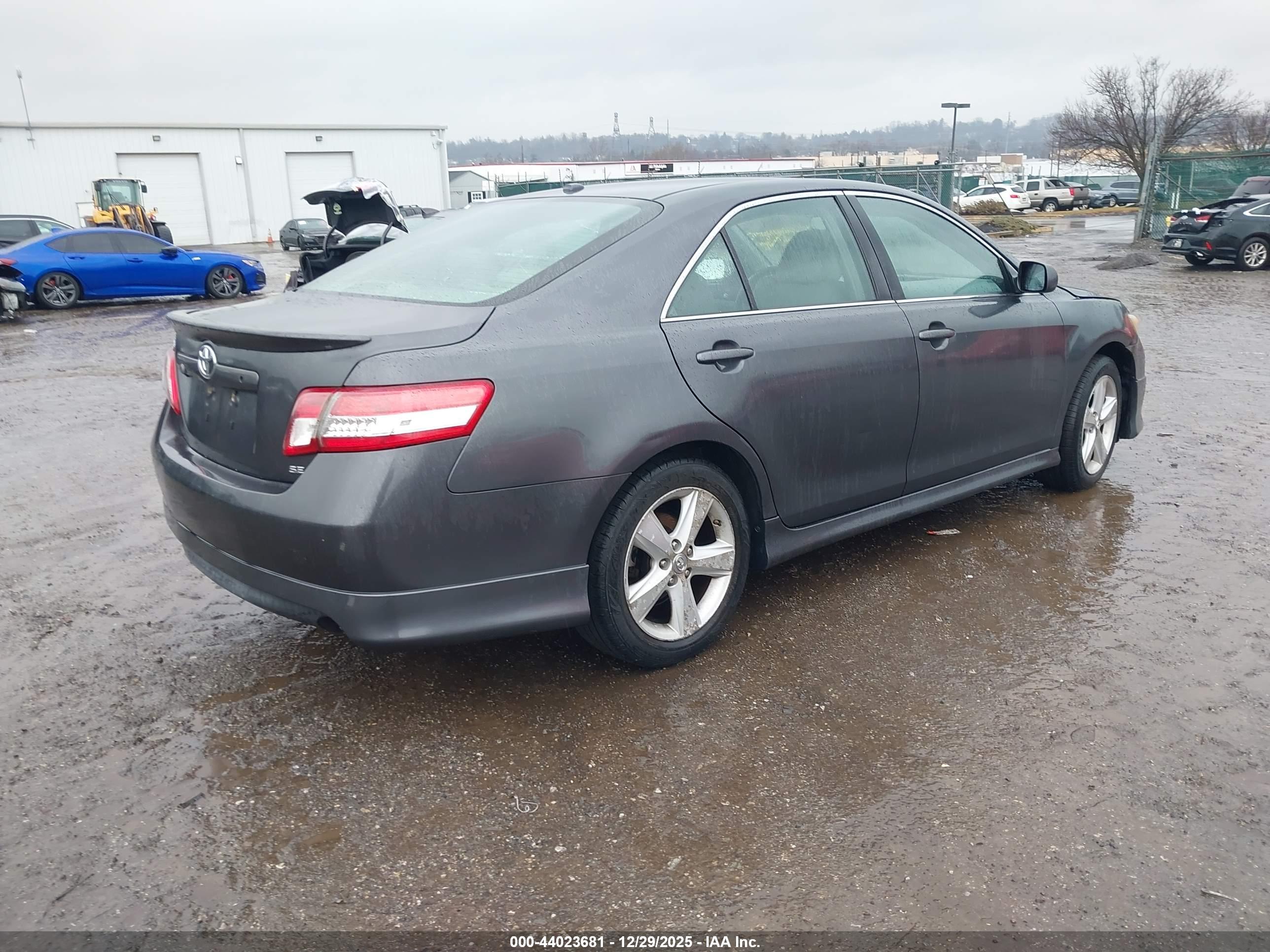 TOYOTA CAMRY image 4