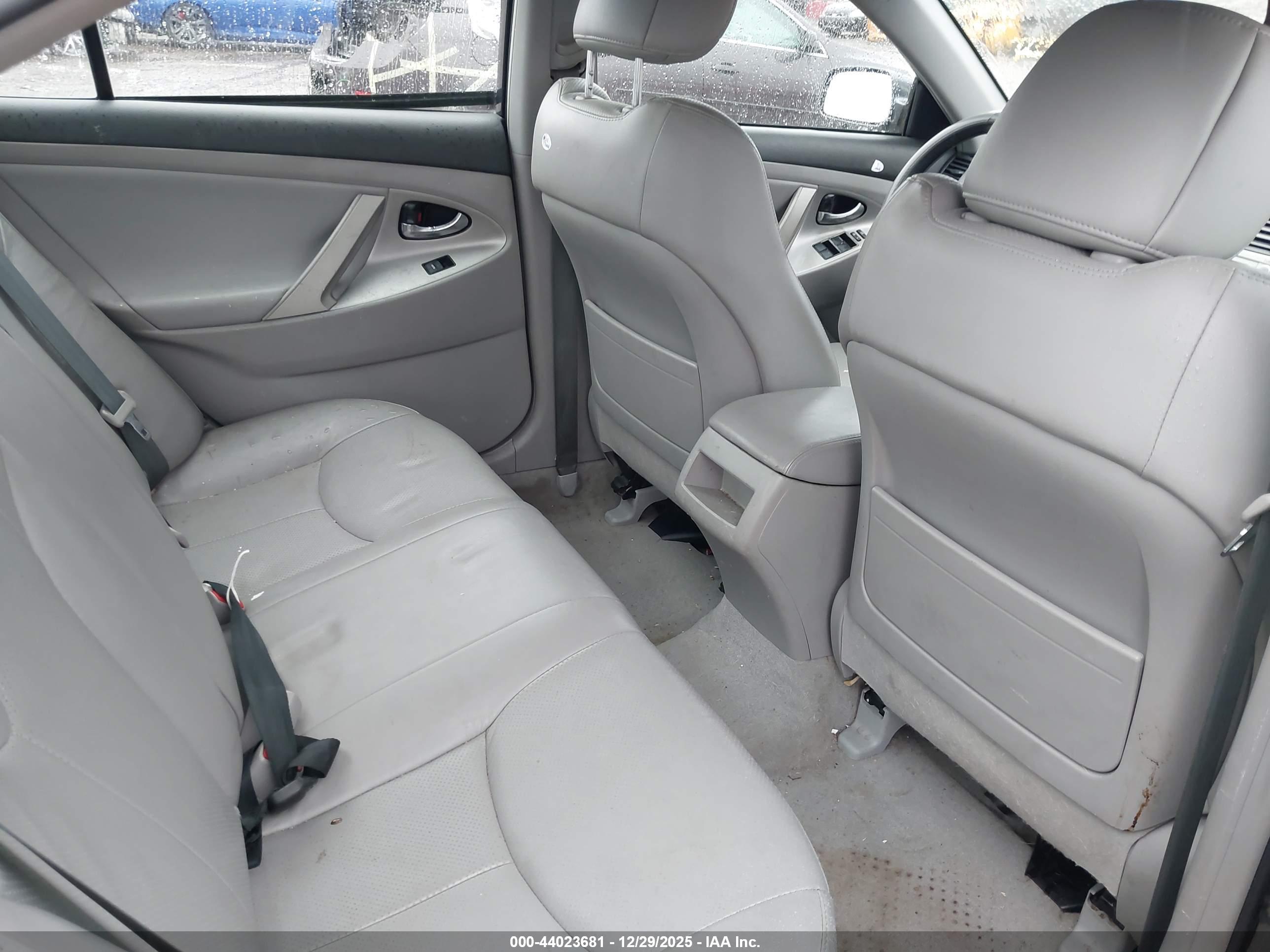 TOYOTA CAMRY image 8