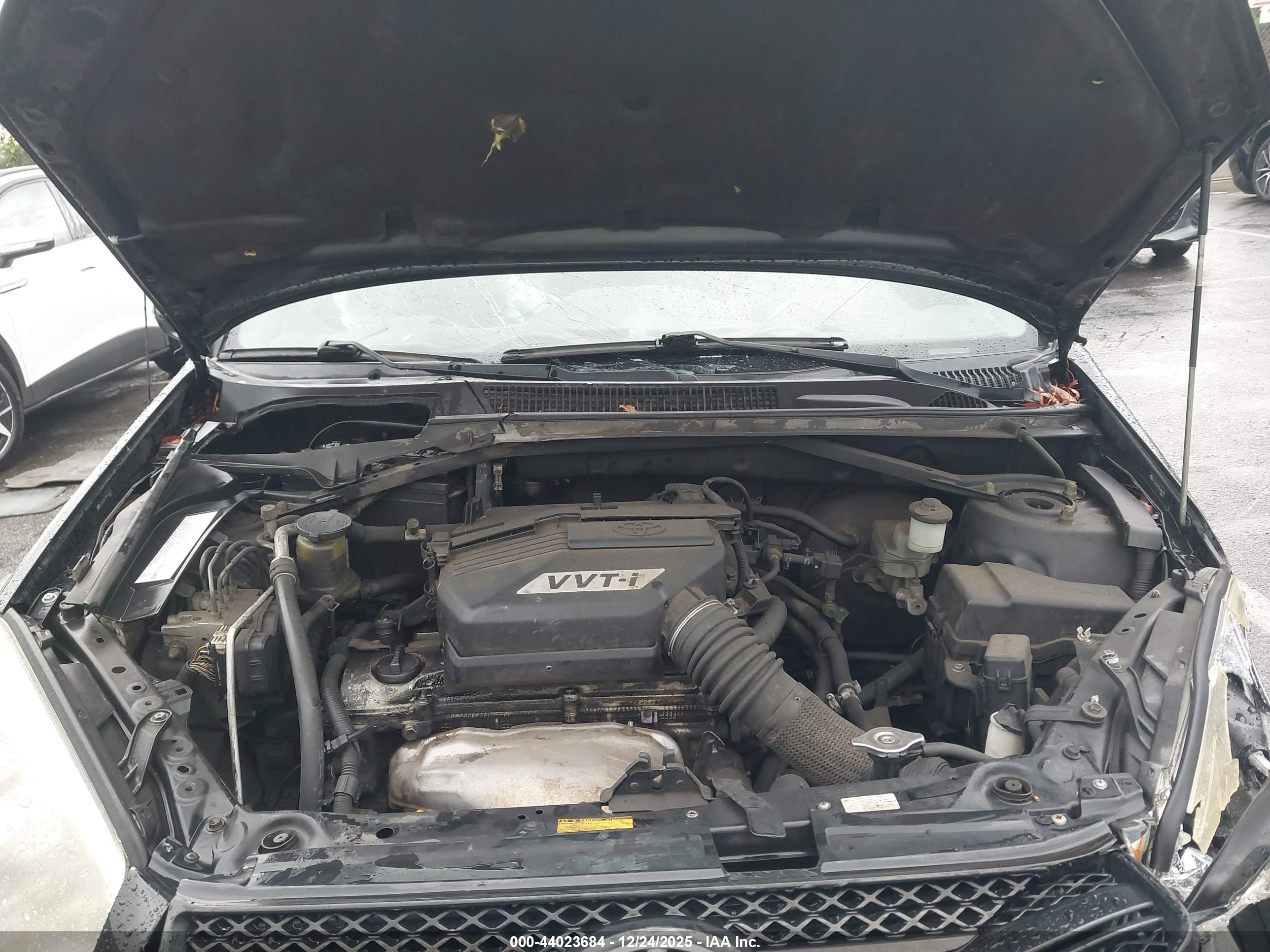 TOYOTA RAV4 image 10