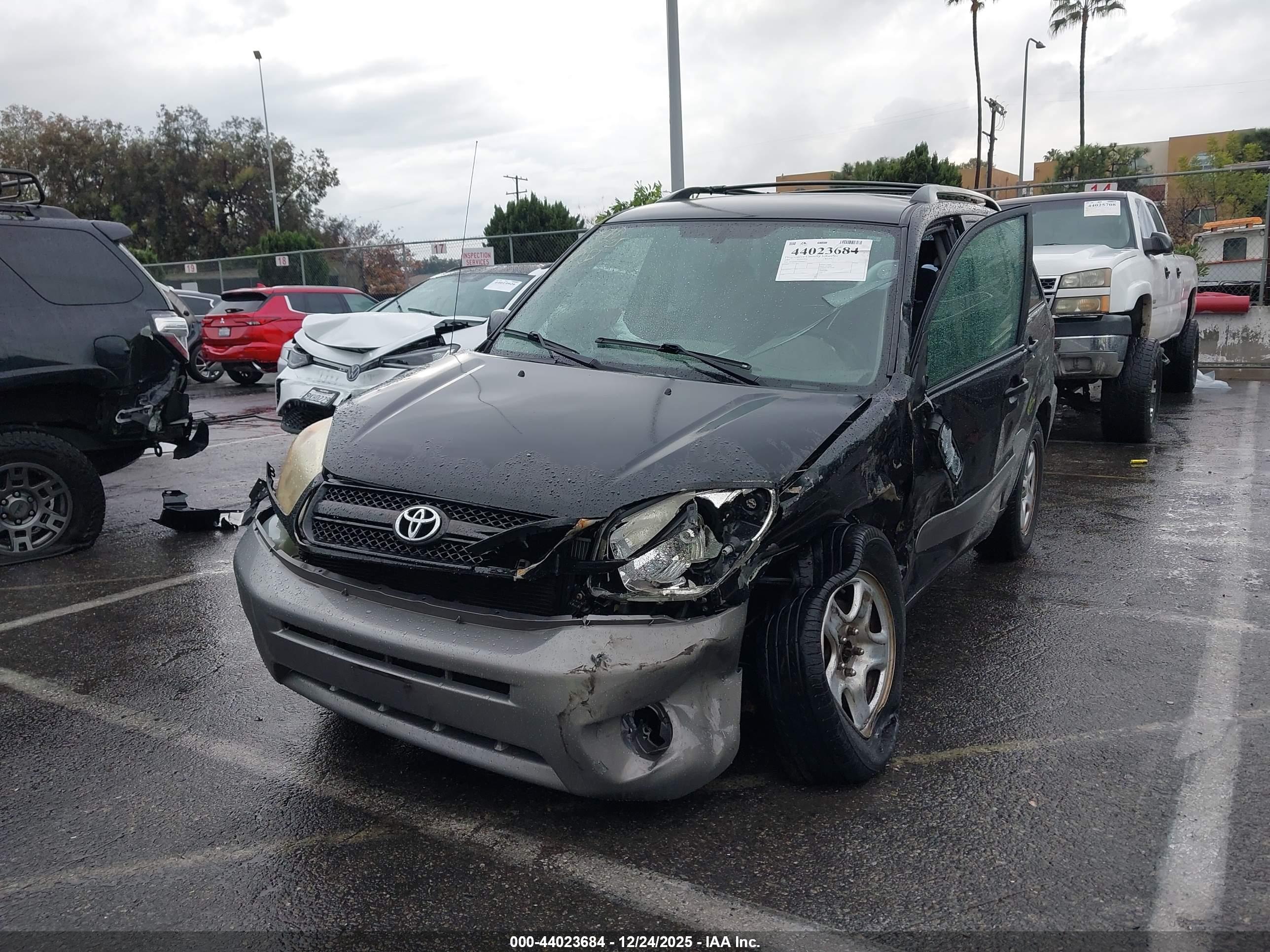 TOYOTA RAV4 image 2