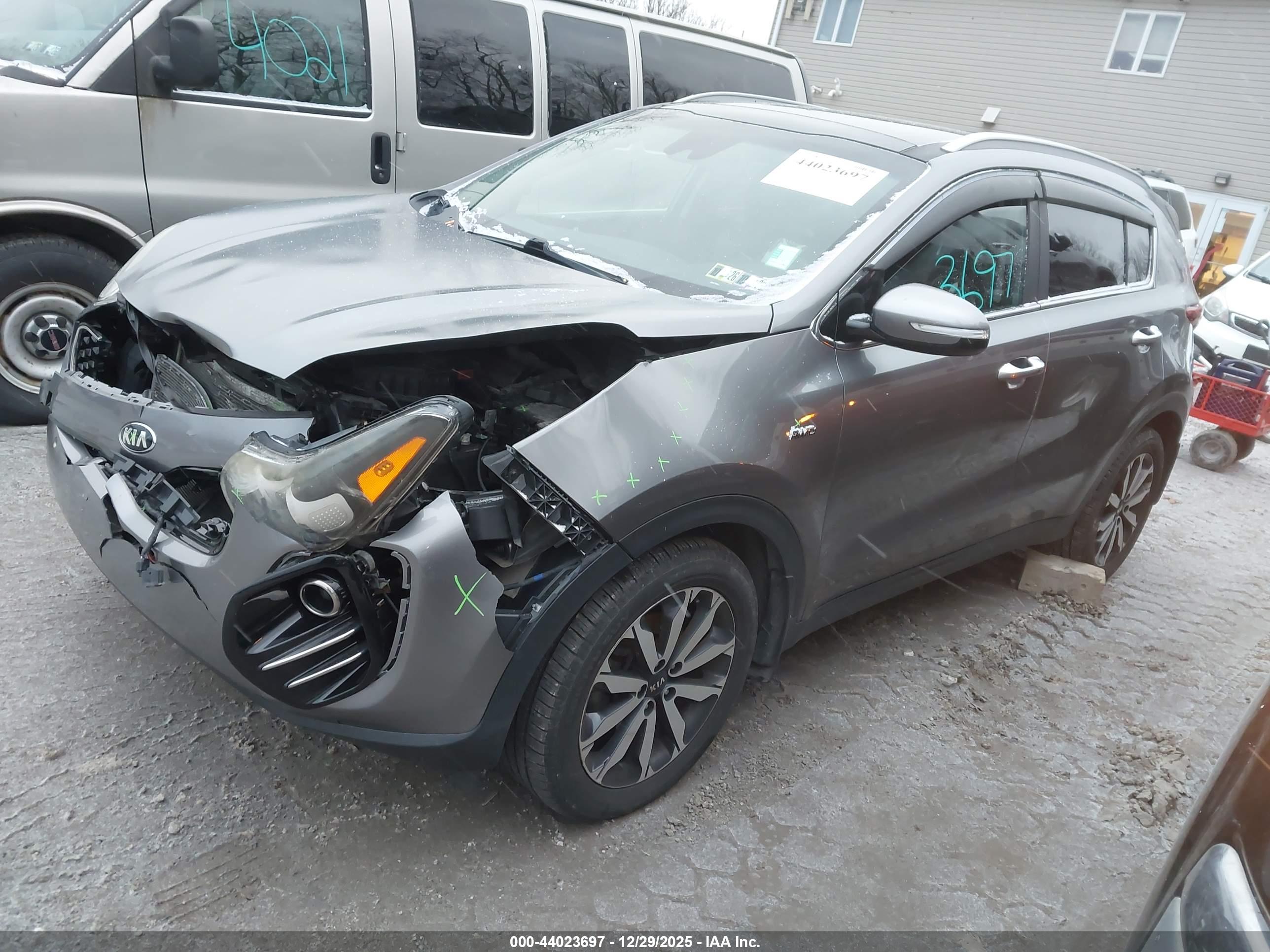 KIA SPORTAGE image 2