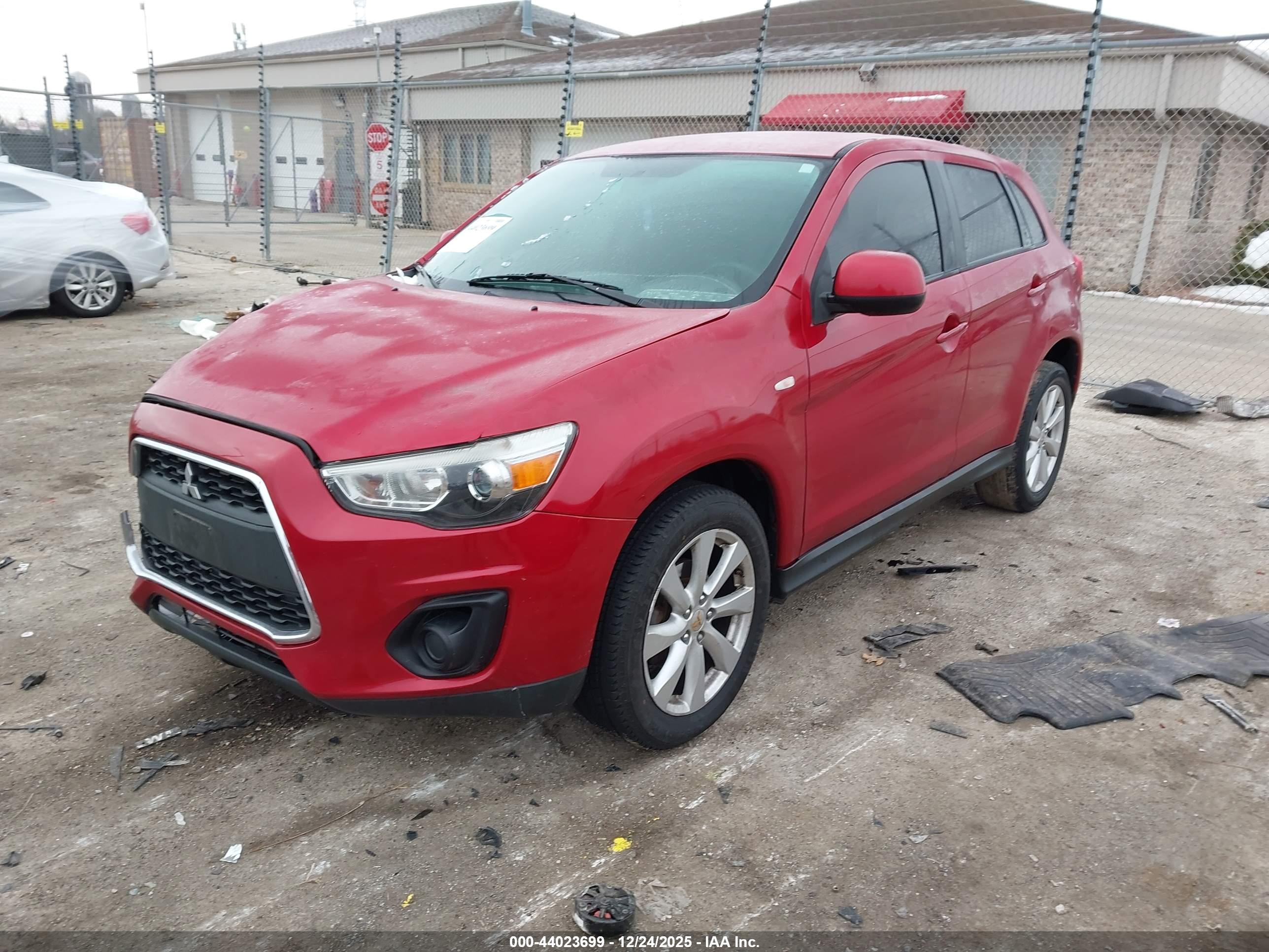 MITSUBISHI OUTLANDER image 2
