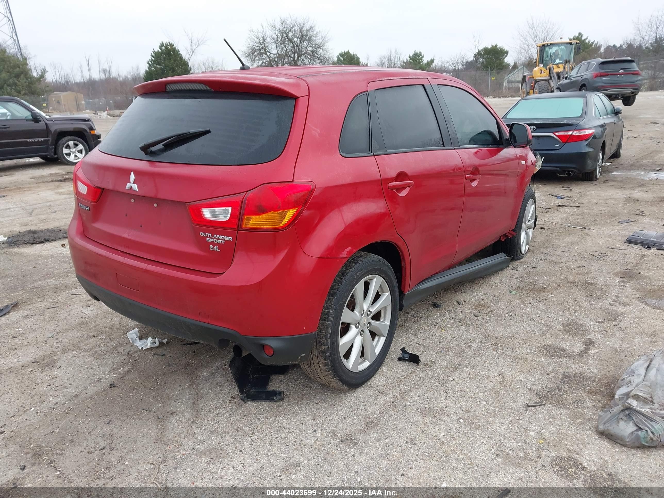 MITSUBISHI OUTLANDER image 4