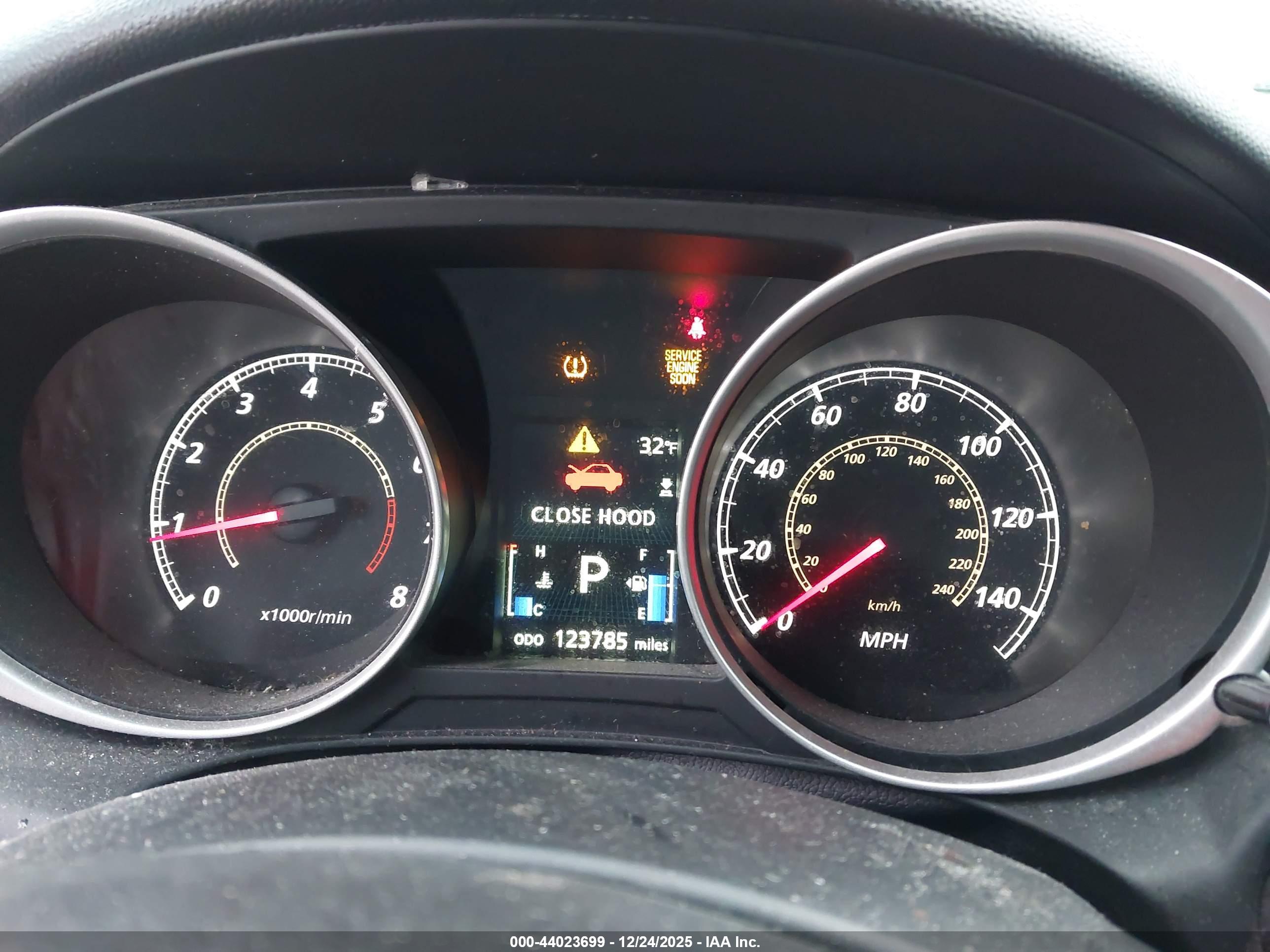 MITSUBISHI OUTLANDER image 7